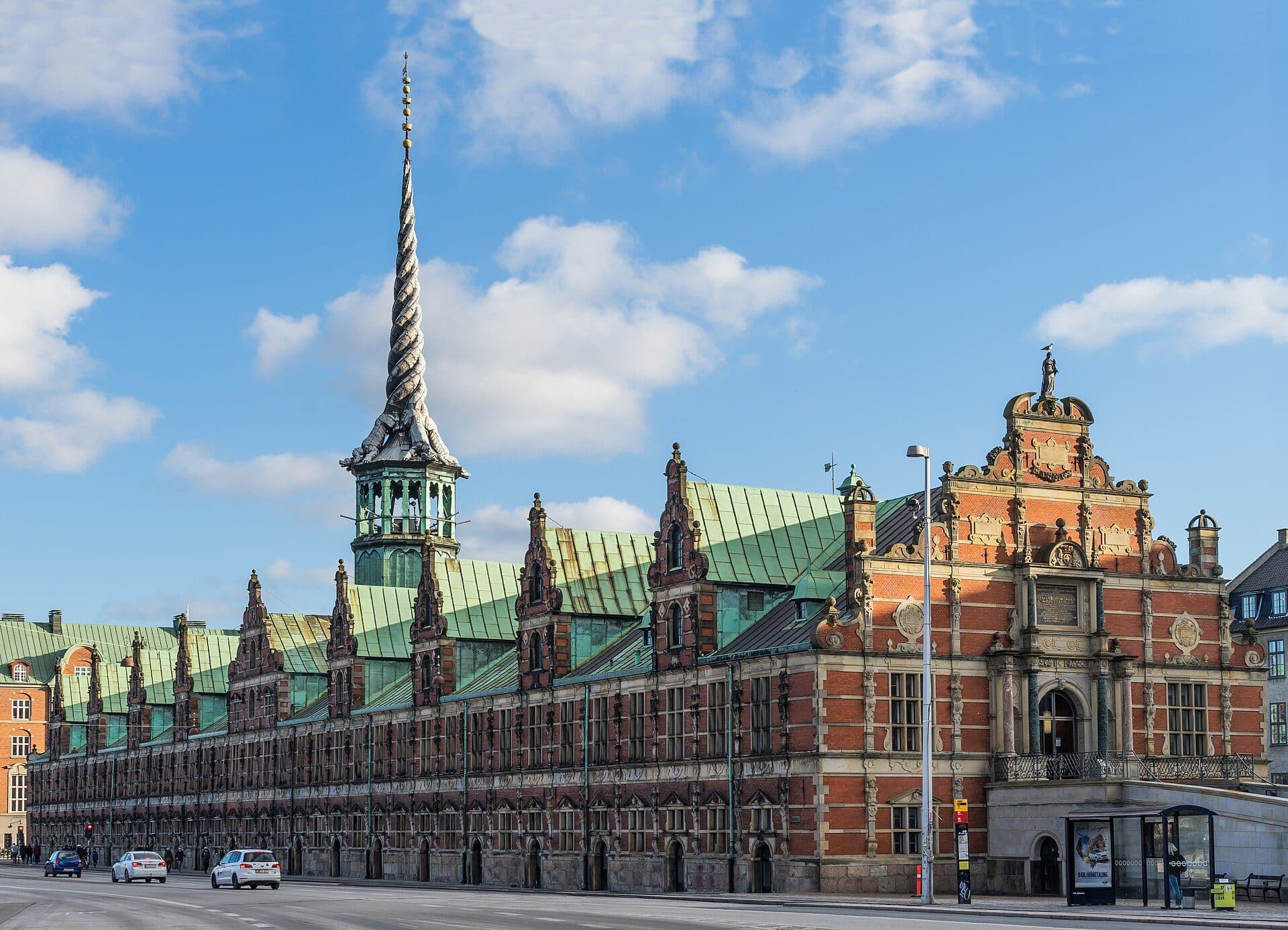 Vista do edifício histórico Børsen em Copenhague, Dinamarca
