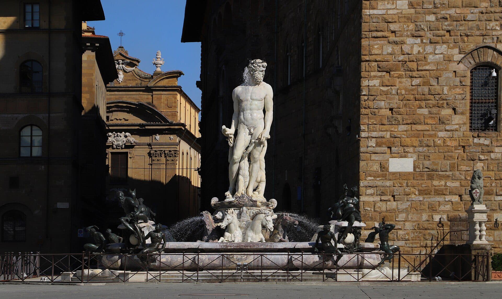 Vista da Fonte de Netuno em Firenze durante o dia