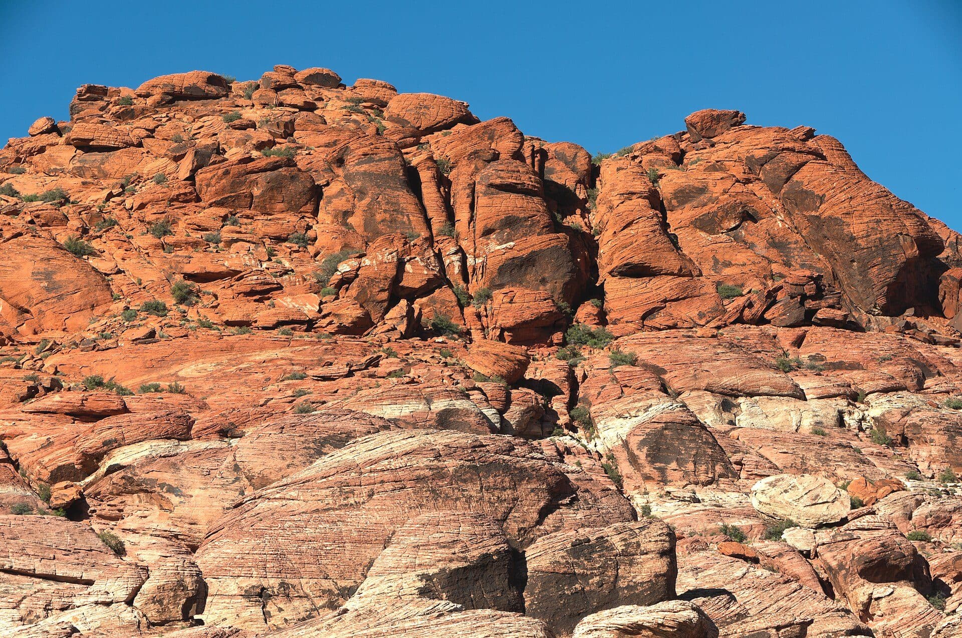 Paisagem natural com formações rochosas no Red Rock Canyon