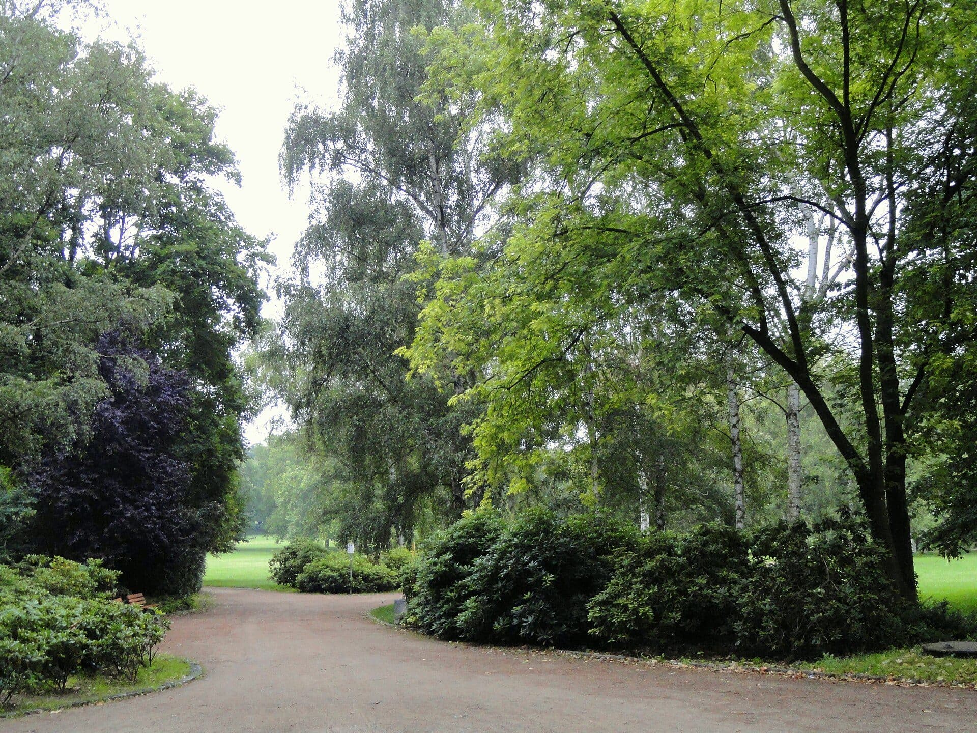 Vista da área verde do parque Grüneburgpark em Frankfurt