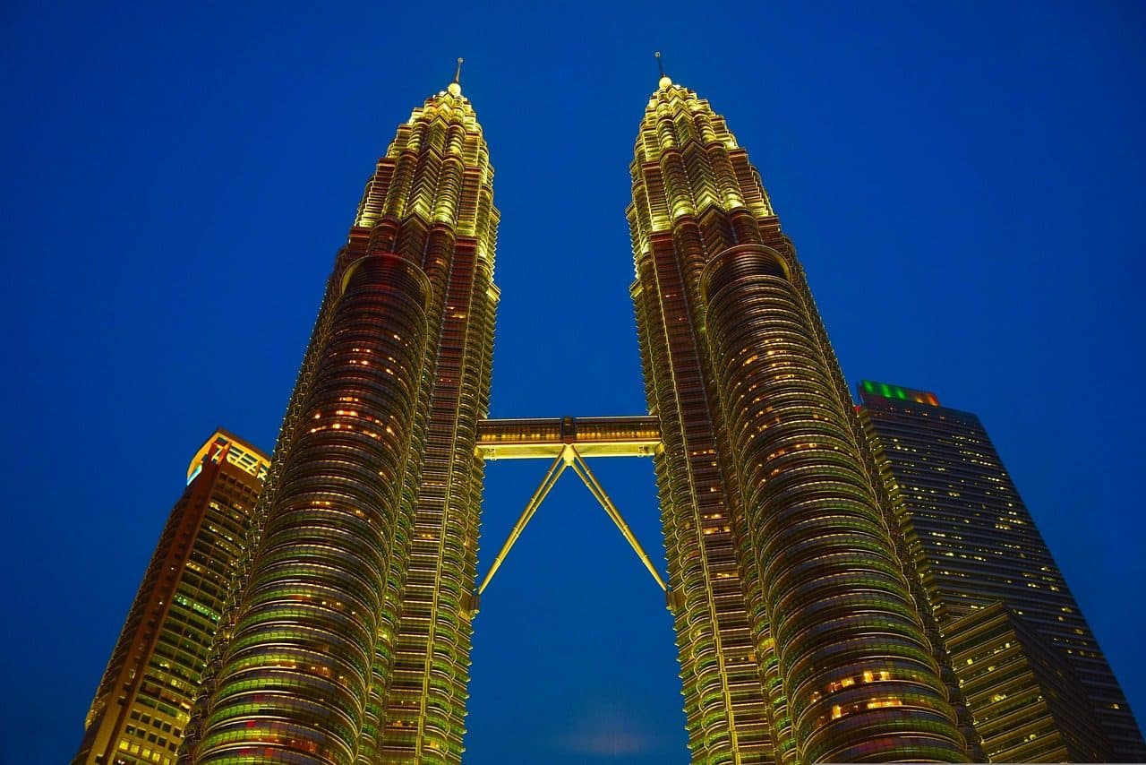 Os arranha-céus das Petronas Towers em Kuala Lumpur, na Malásia