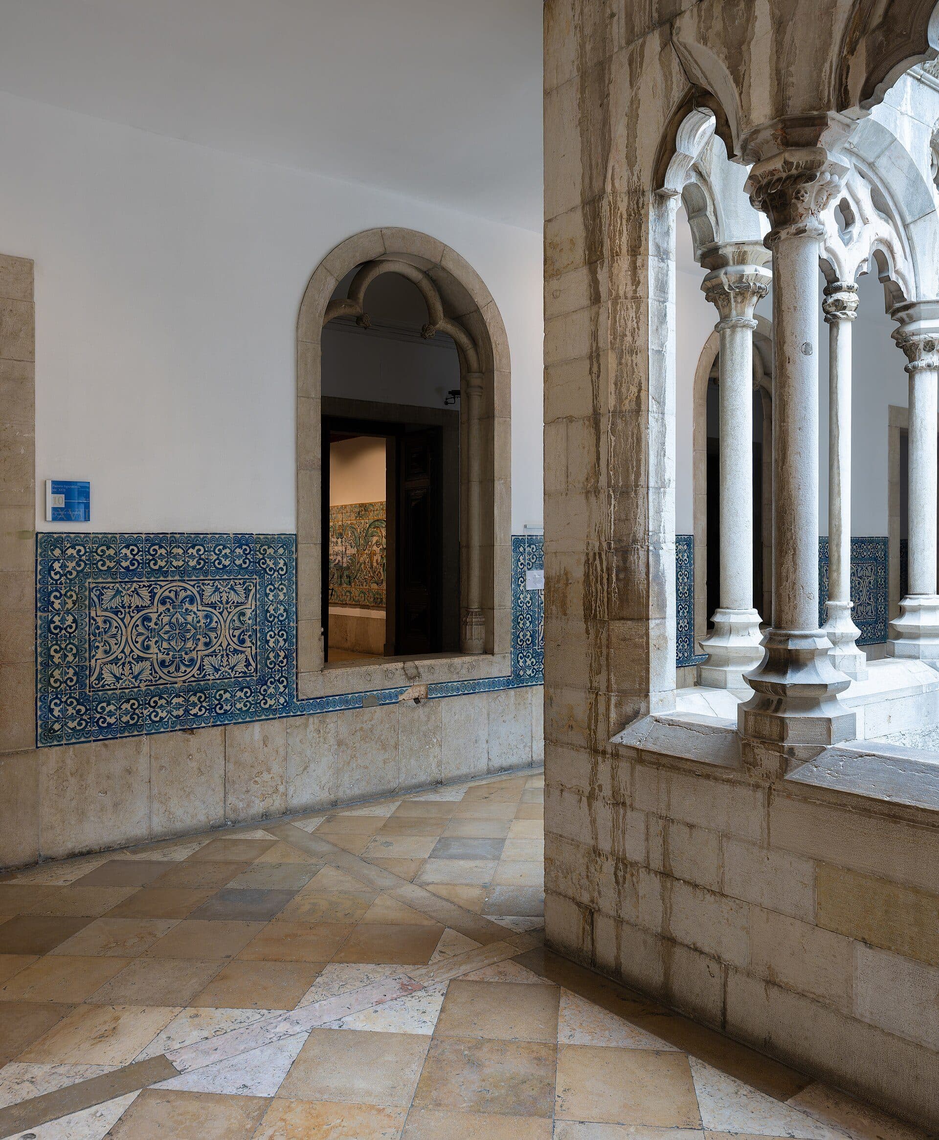 Claustrim, o pequeno claustro do Museu Nacional do Azulejo em Lisboa