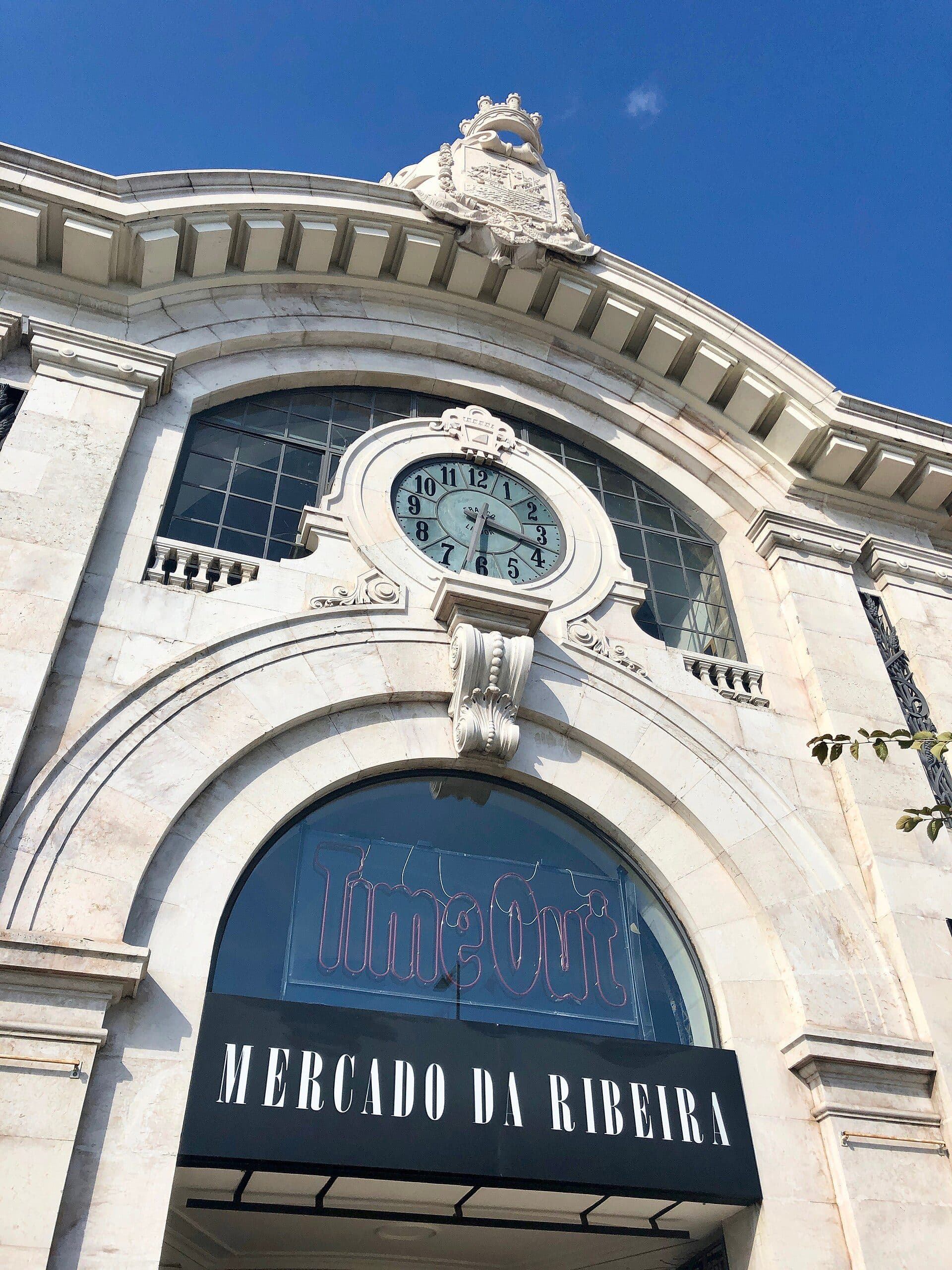 Vista do Mercado da Ribeira e Time Out Market em Lisboa