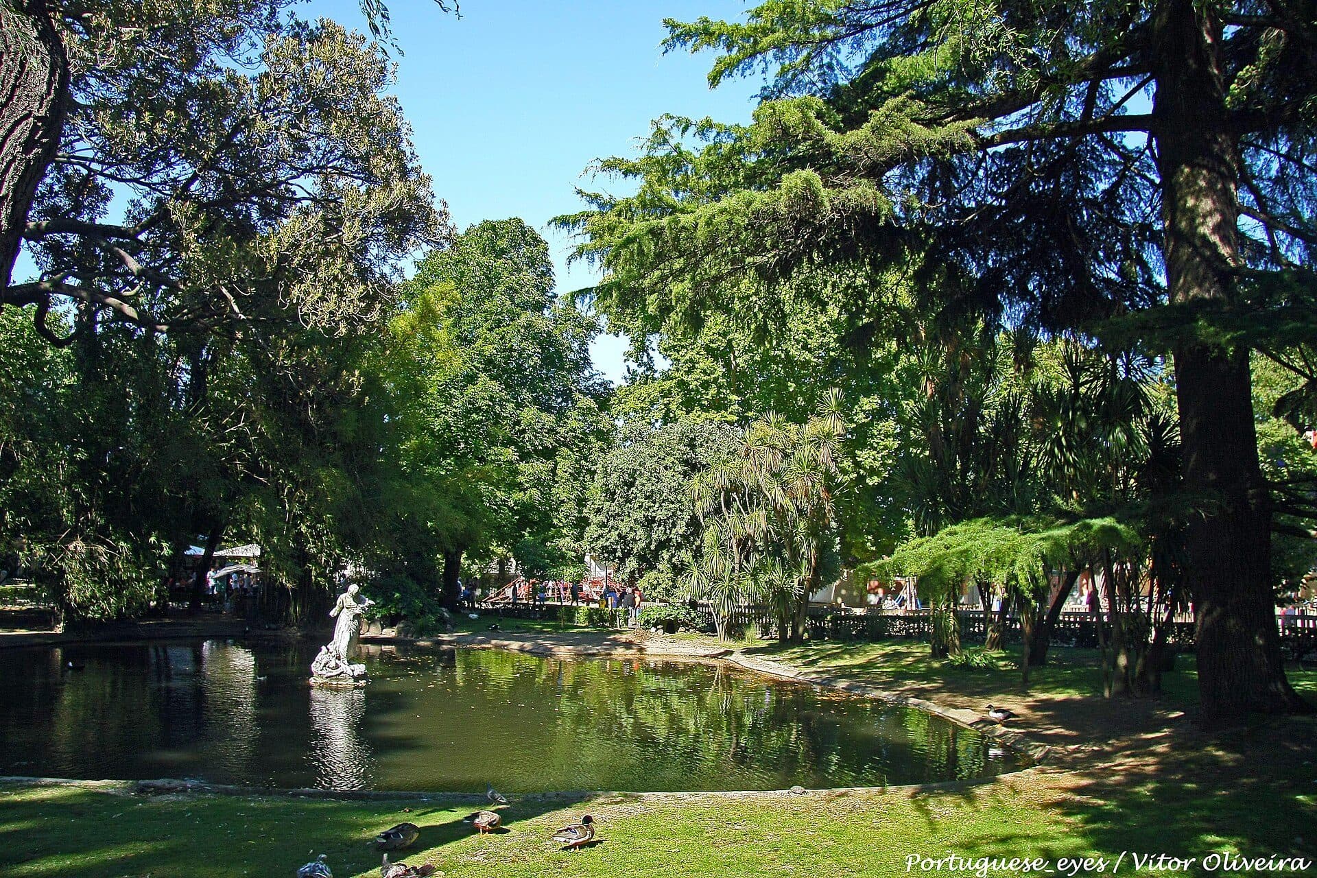 Área arborizada do Jardim da Estrela em Lisboa, Portugal