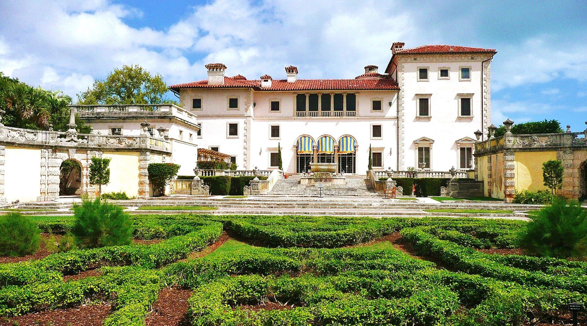 Vista externa da propriedade e arquitetura da Villa Vizcaya