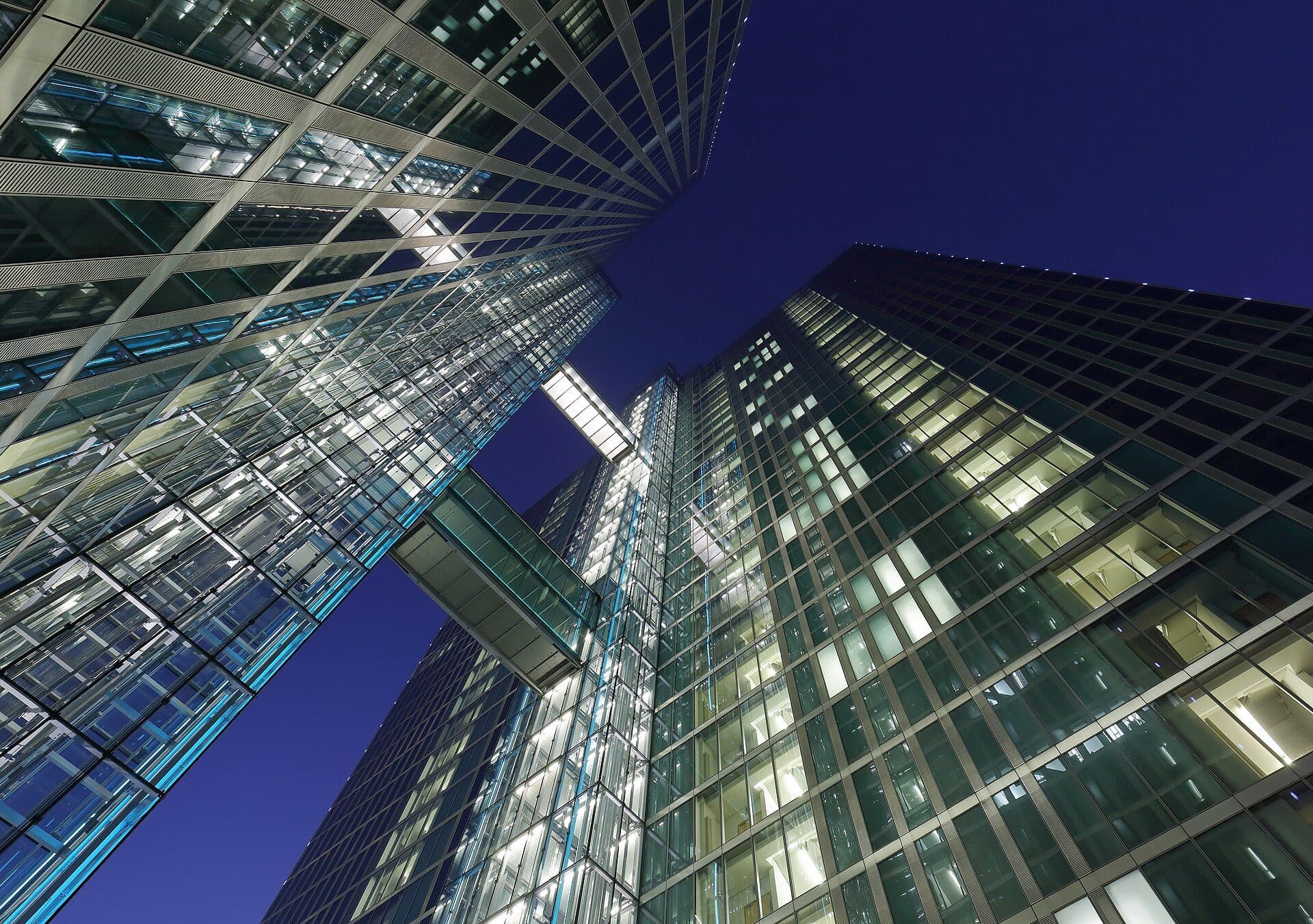Vista exterior dos edifícios Highlight Towers em Munique