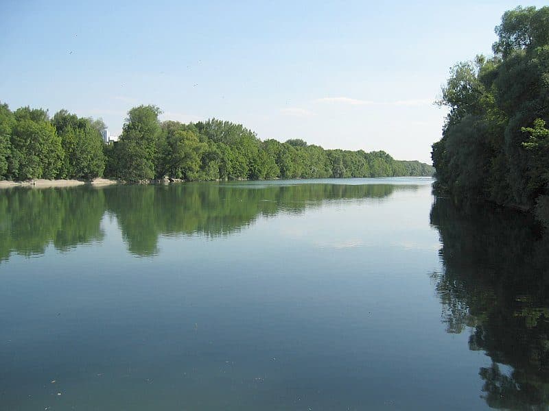Vista do Rio Isar na região norte de Munique