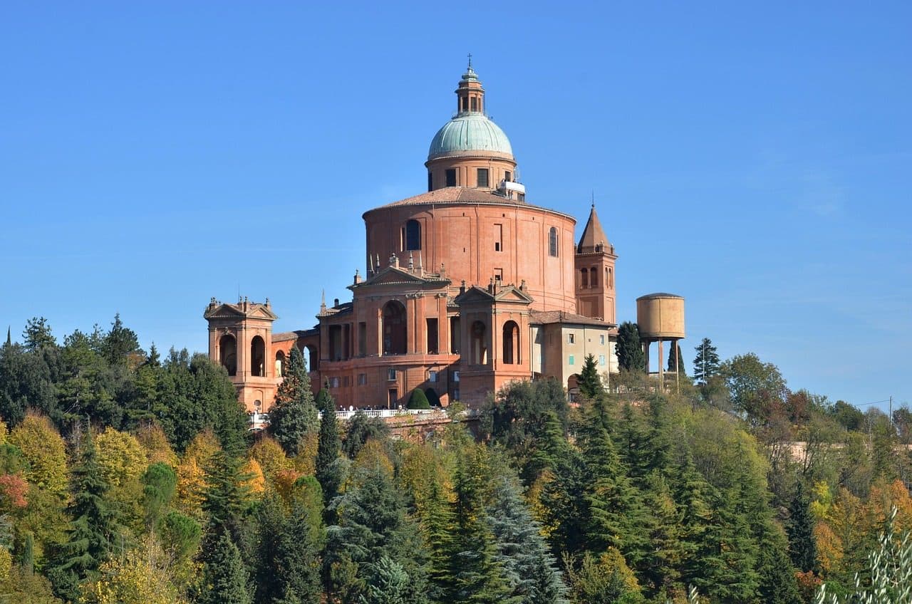 Vista do Santuário de Madonna di San Luca em Bolonha