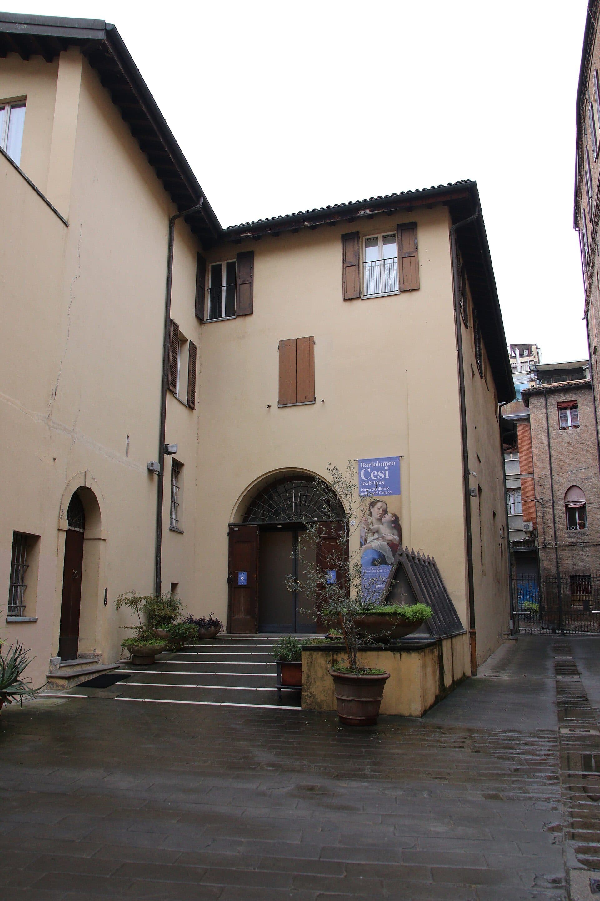 Exposição de Bartolomeo Cesi no lapidário do Museo Civico Medievale