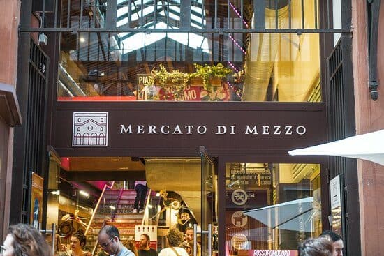 Vista do mercado gastronômico Mercato di Mezzo