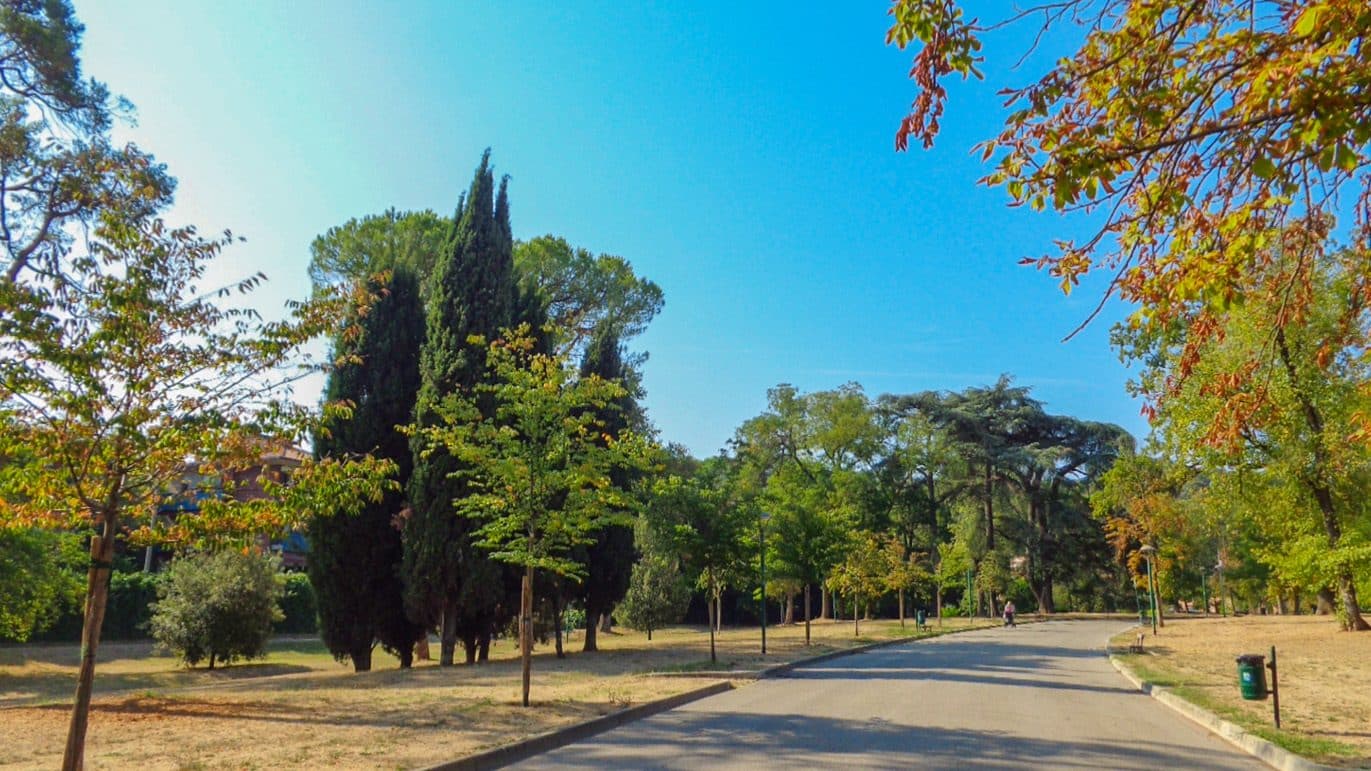 Vista do parque Giardini Margherita na cidade de Bologna, Itália