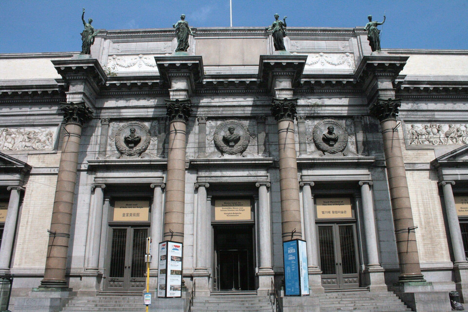 Espaço expositivo nos Musées Royaux des Beaux-Arts de Belgique