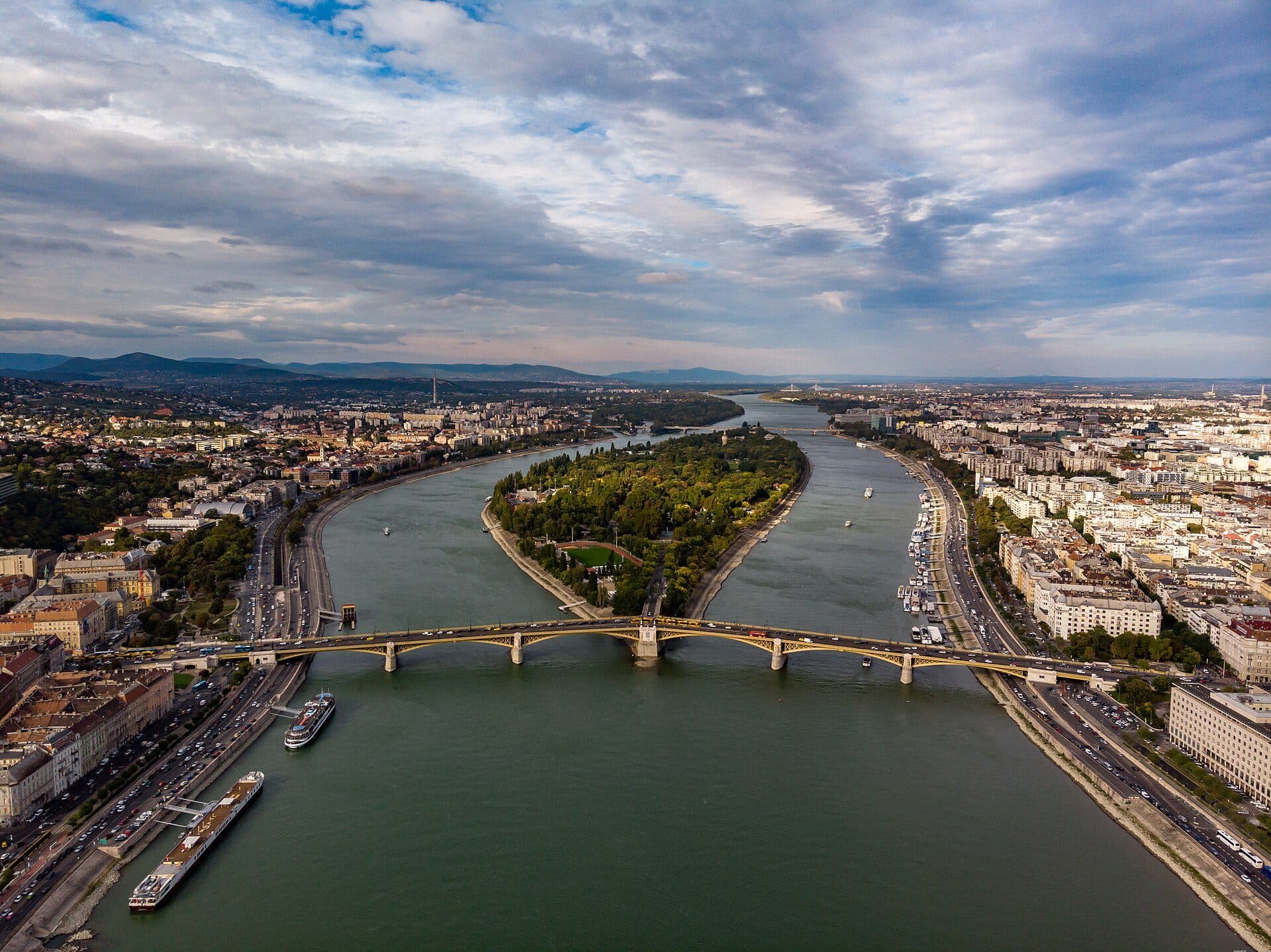 Vista da ponte Margarethenbrücke e da Ilha Margarida
