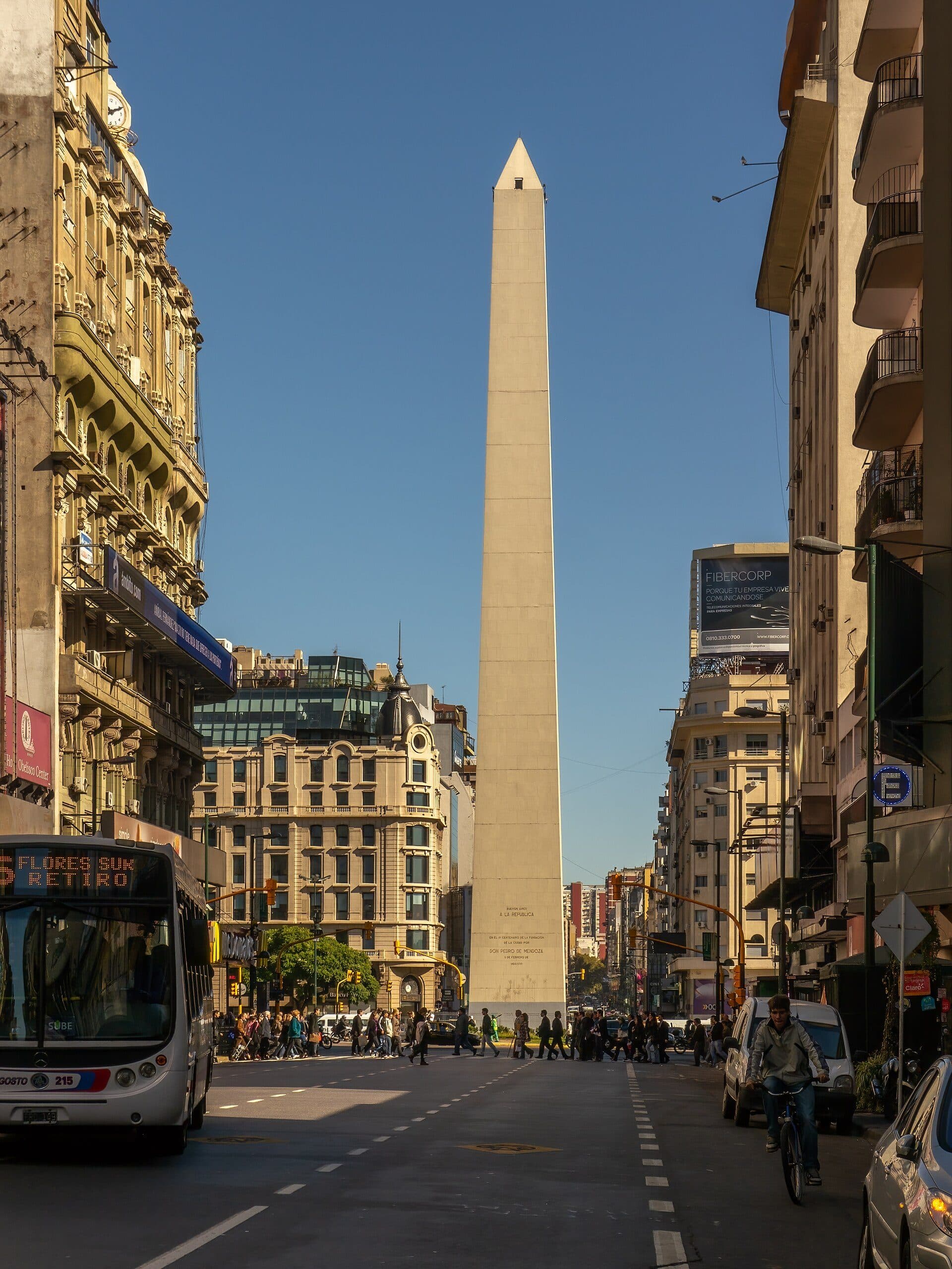 Vista do monumento do Obelisco no centro de Buenos Aires