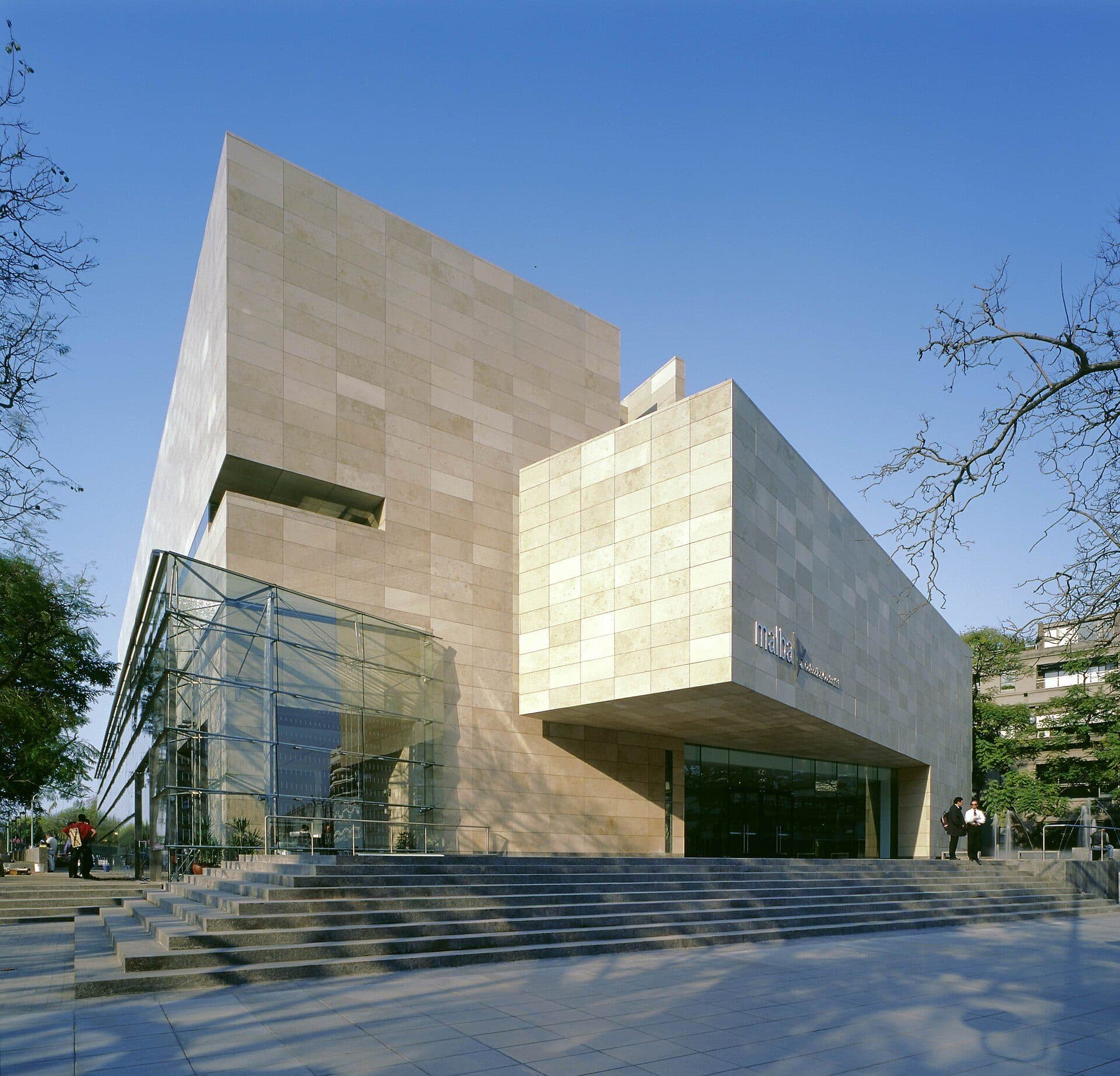 Vista externa do museu Malba no circuito cultural Milla Museos