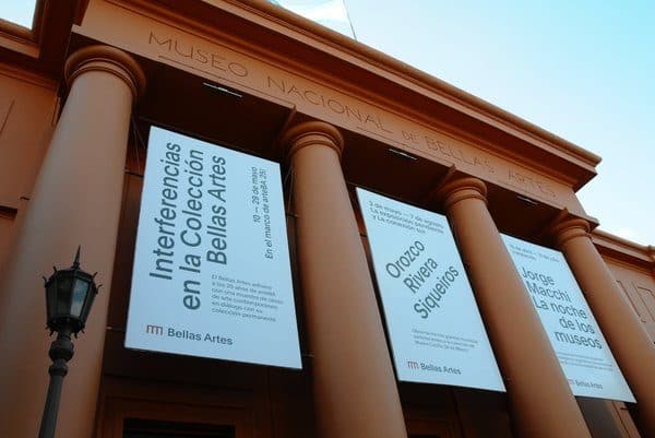 Fachada do Museo Nacional de Bellas Artes na Argentina