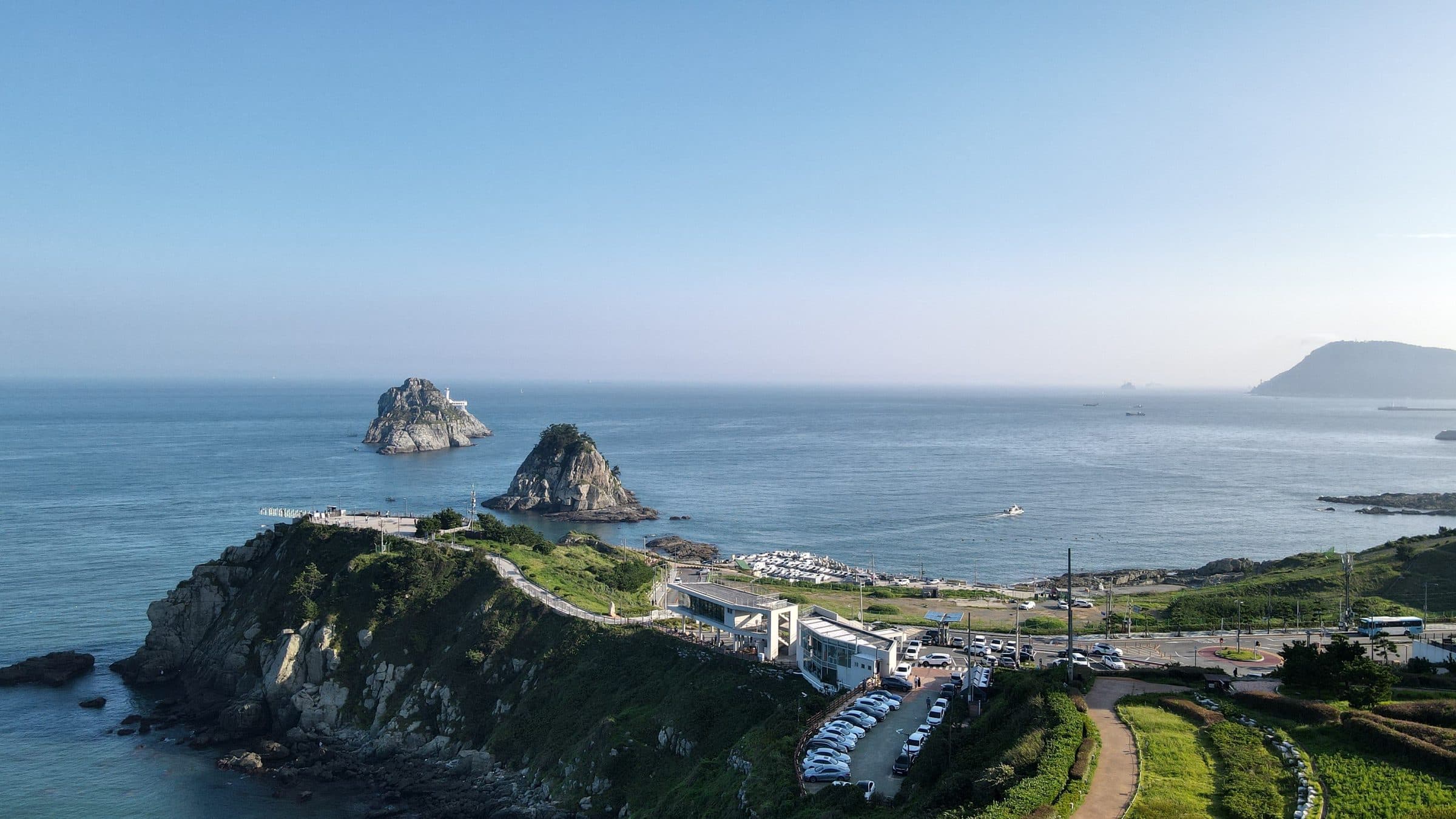 Vista aérea da ilha Oryukdo e da costa em Busan, Coreia do Sul
