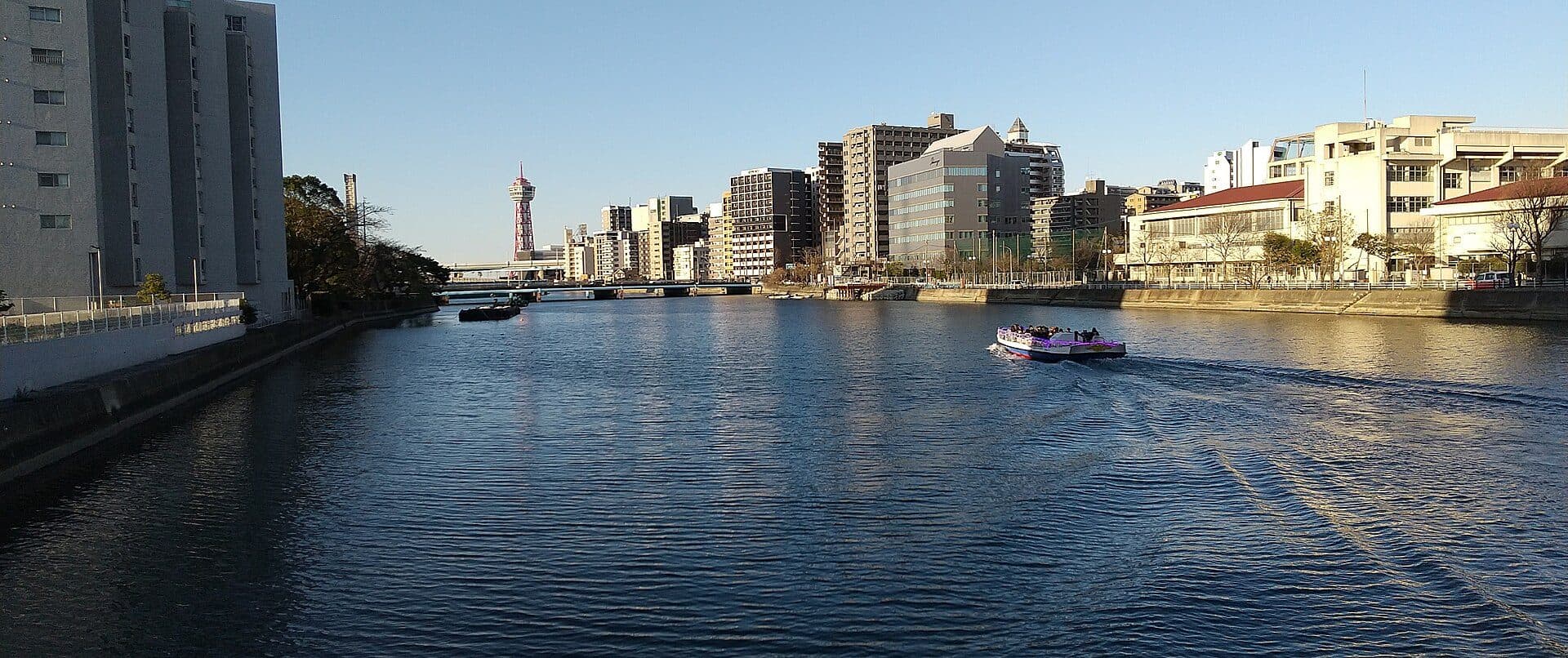 Vista do Rio Naka a partir da ponte Susaki Bridge em Fukuoka