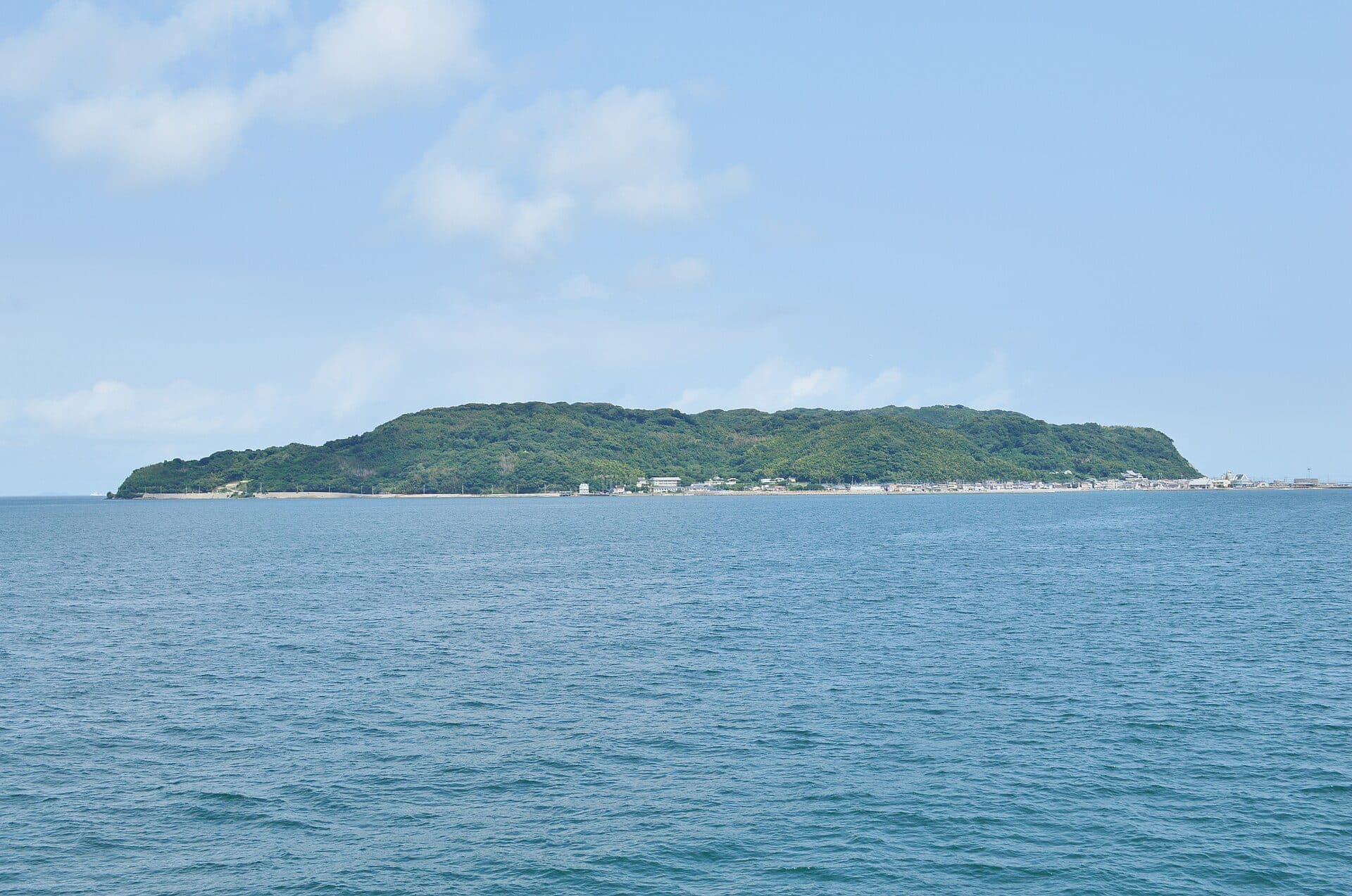 Vista distante da Ilha de Shikanoshima