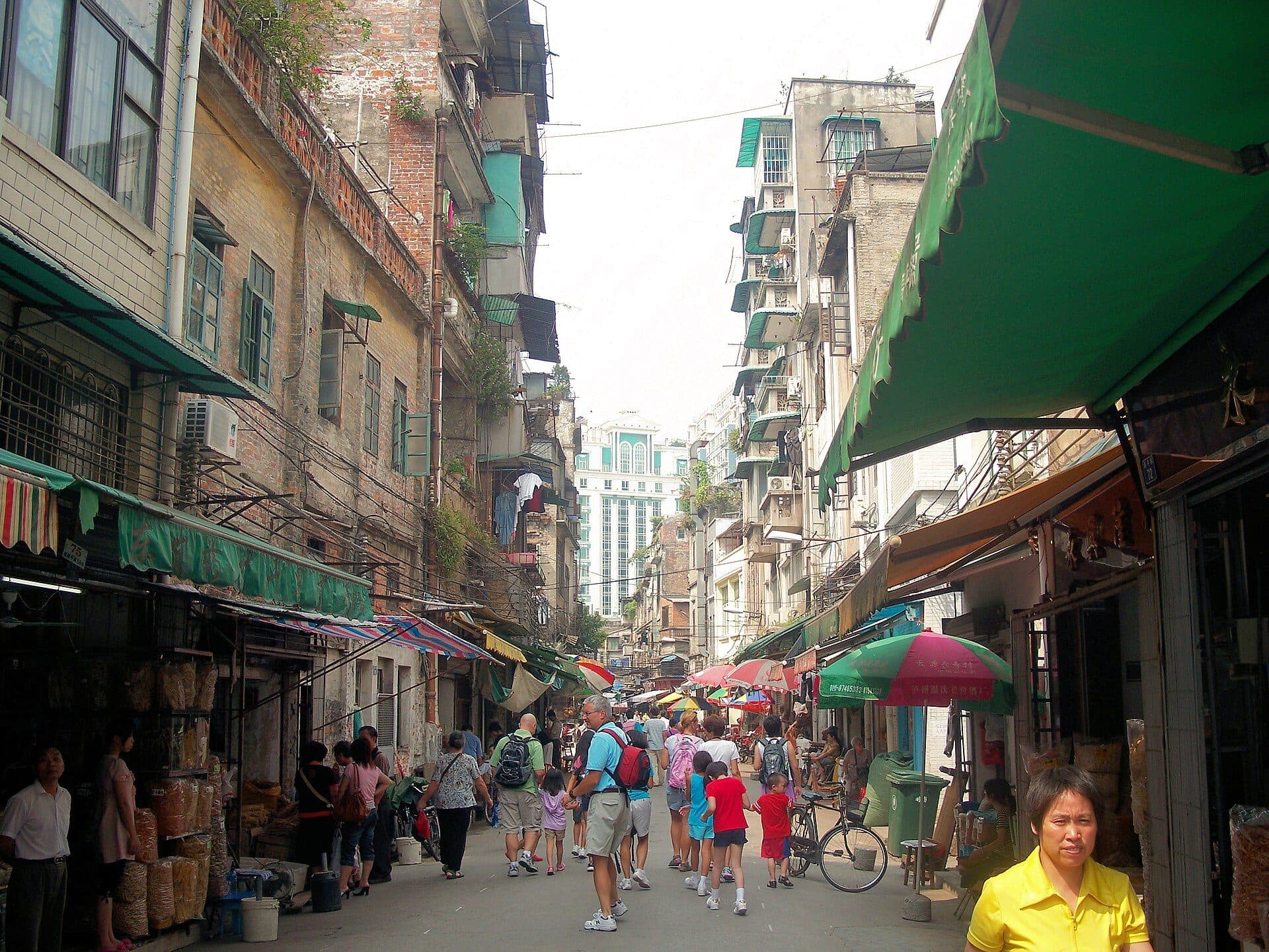 Movimentação comercial no Mercado Qingping em Canton