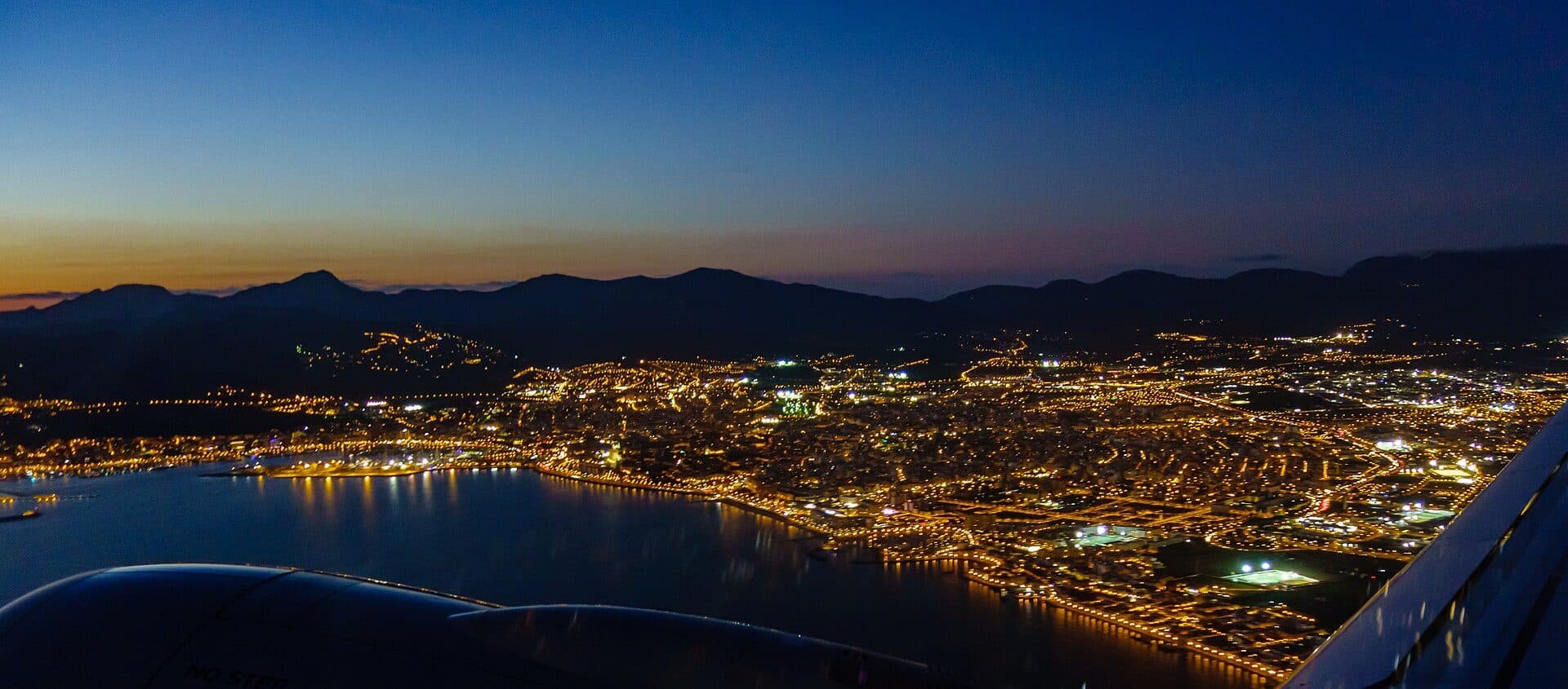 Vista panorâmica da cidade de Palma de Mallorca iluminada à noite