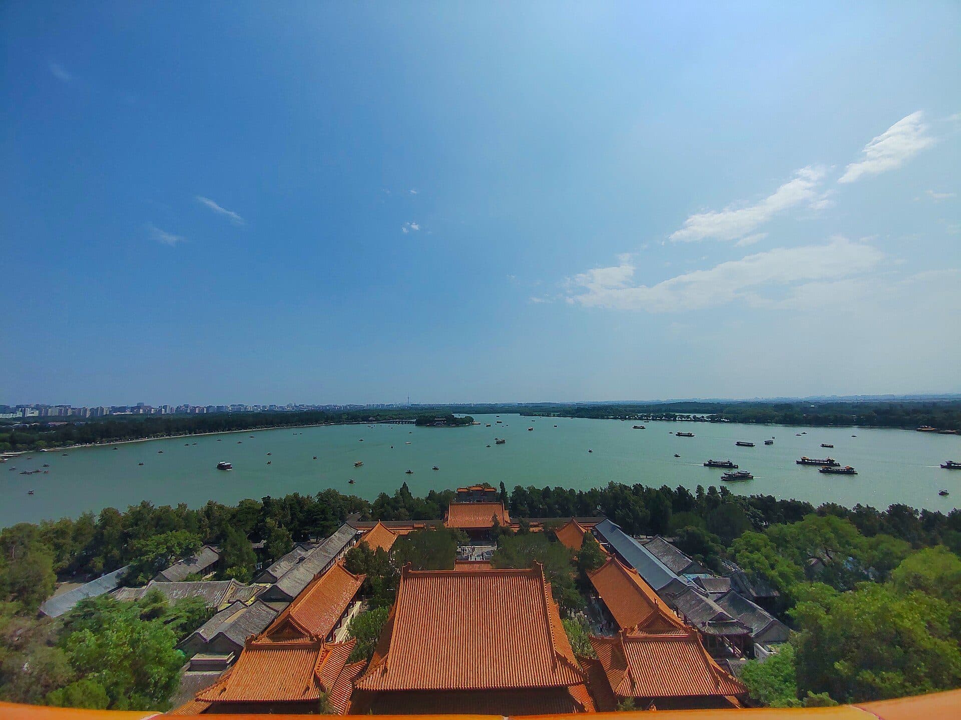 Vista do Lago Kunming no Palácio de Verão