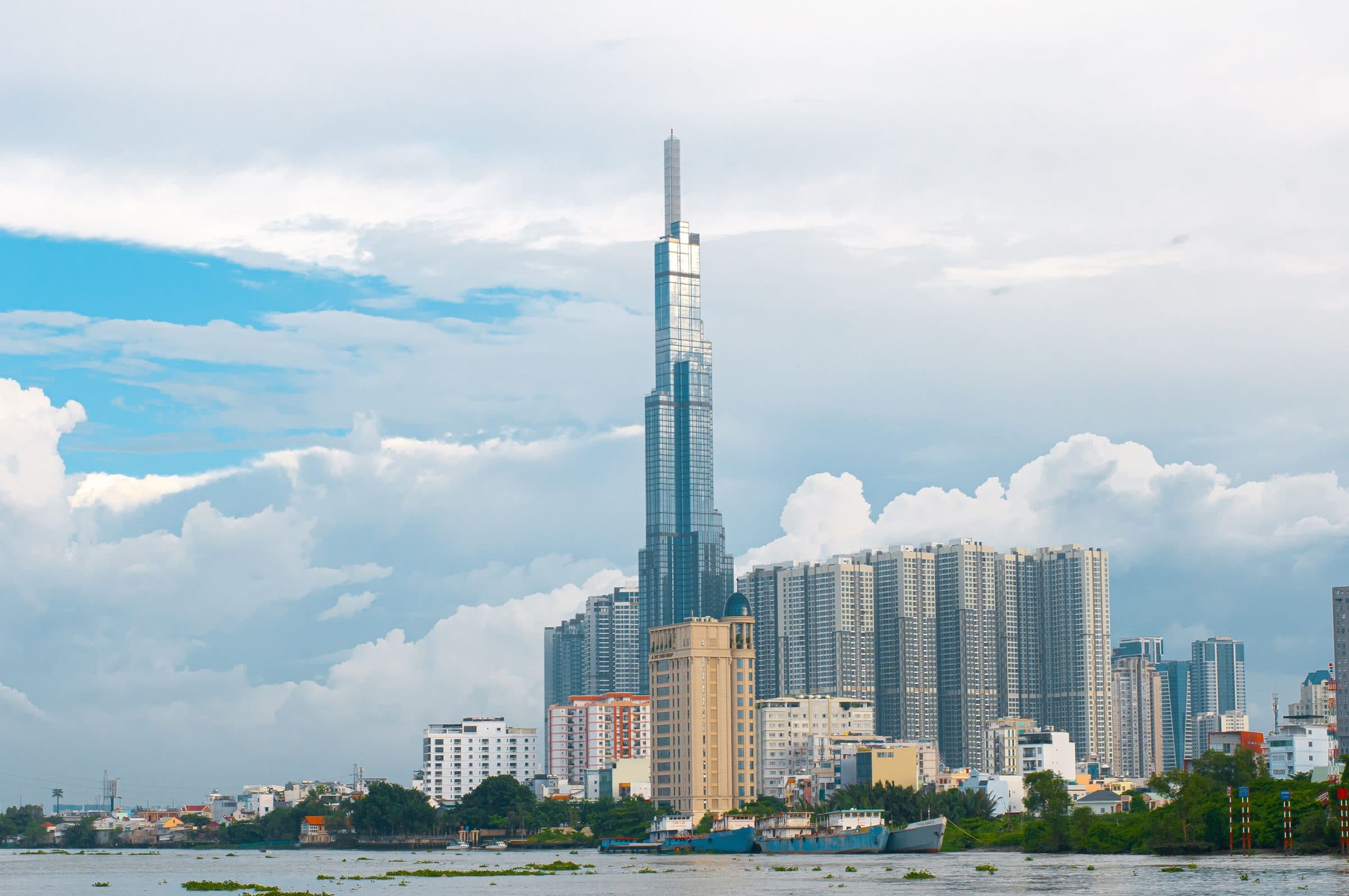 Vista do horizonte de Ho Chi Minh com a torre Landmark 81 e arranha-céus ao redor