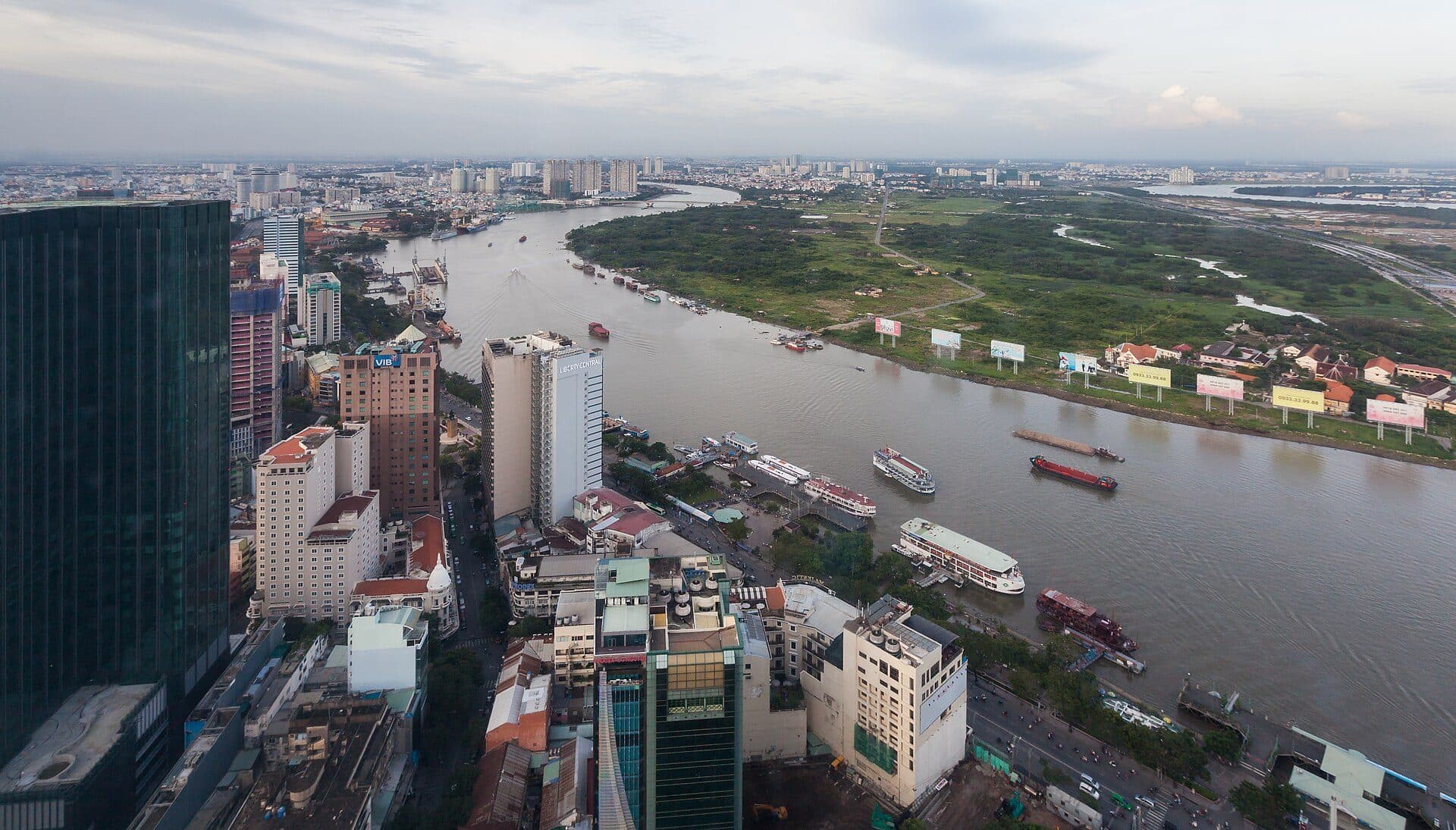Vista panorâmica da cidade de Ho Chi Minh a partir da Bitexco Financial Tower no Vietnã