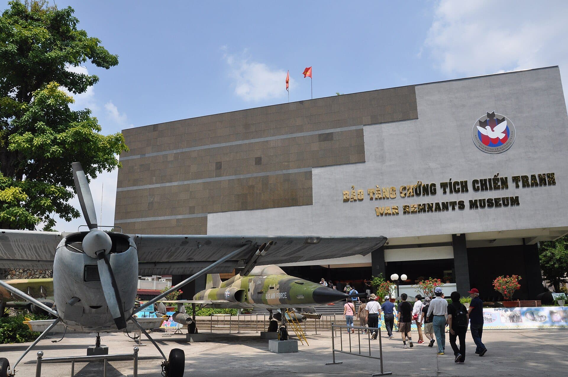 Vista do Museu dos Vestígios da Guerra na rua Vo Van Tan em Ho Chi Minh, Vietnã
