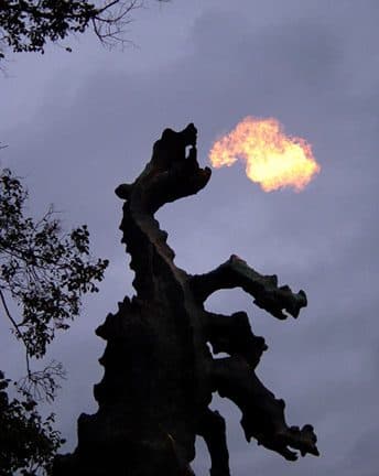 Escultura do Dragão de Wawel em Cracóvia