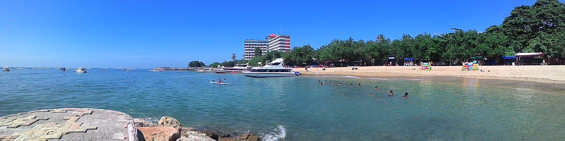 Vista da praia e do mar em Sanur Beach em Bali