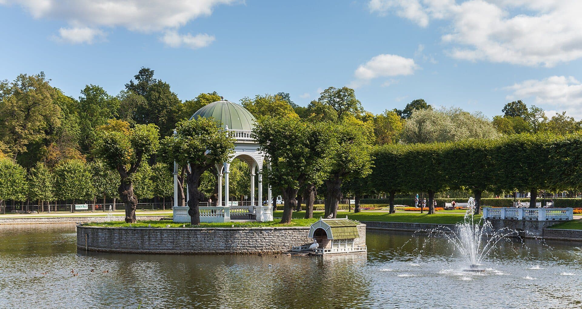 Vista do Parque Kadriorg na cidade de Tallinn, Estônia