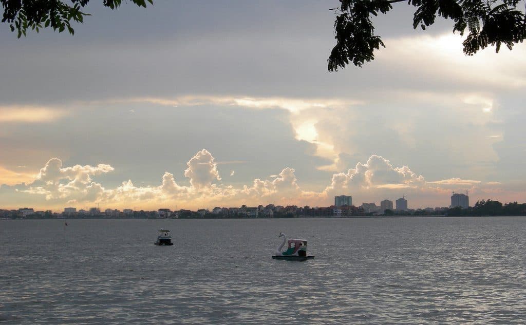 Vista do West Lake na cidade de Hanoi