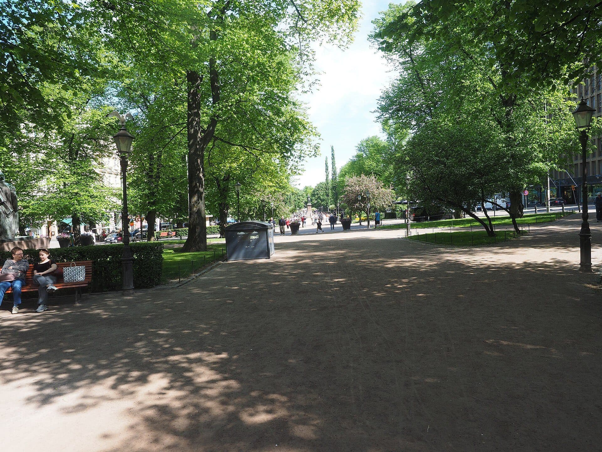 Parque Esplanadi em uma tarde ensolarada de junho