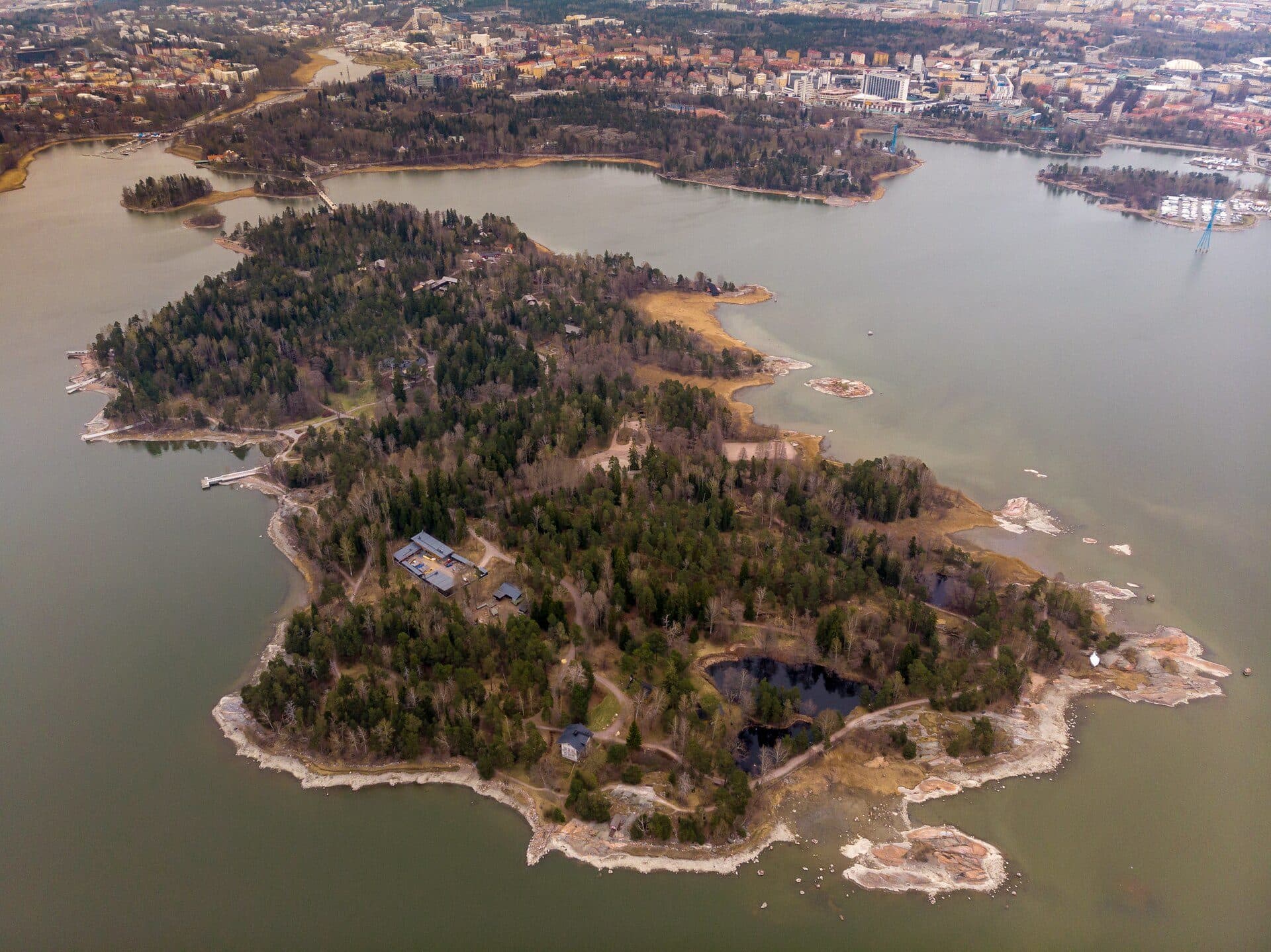 Vista de uma área natural na ilha de Seurasaari