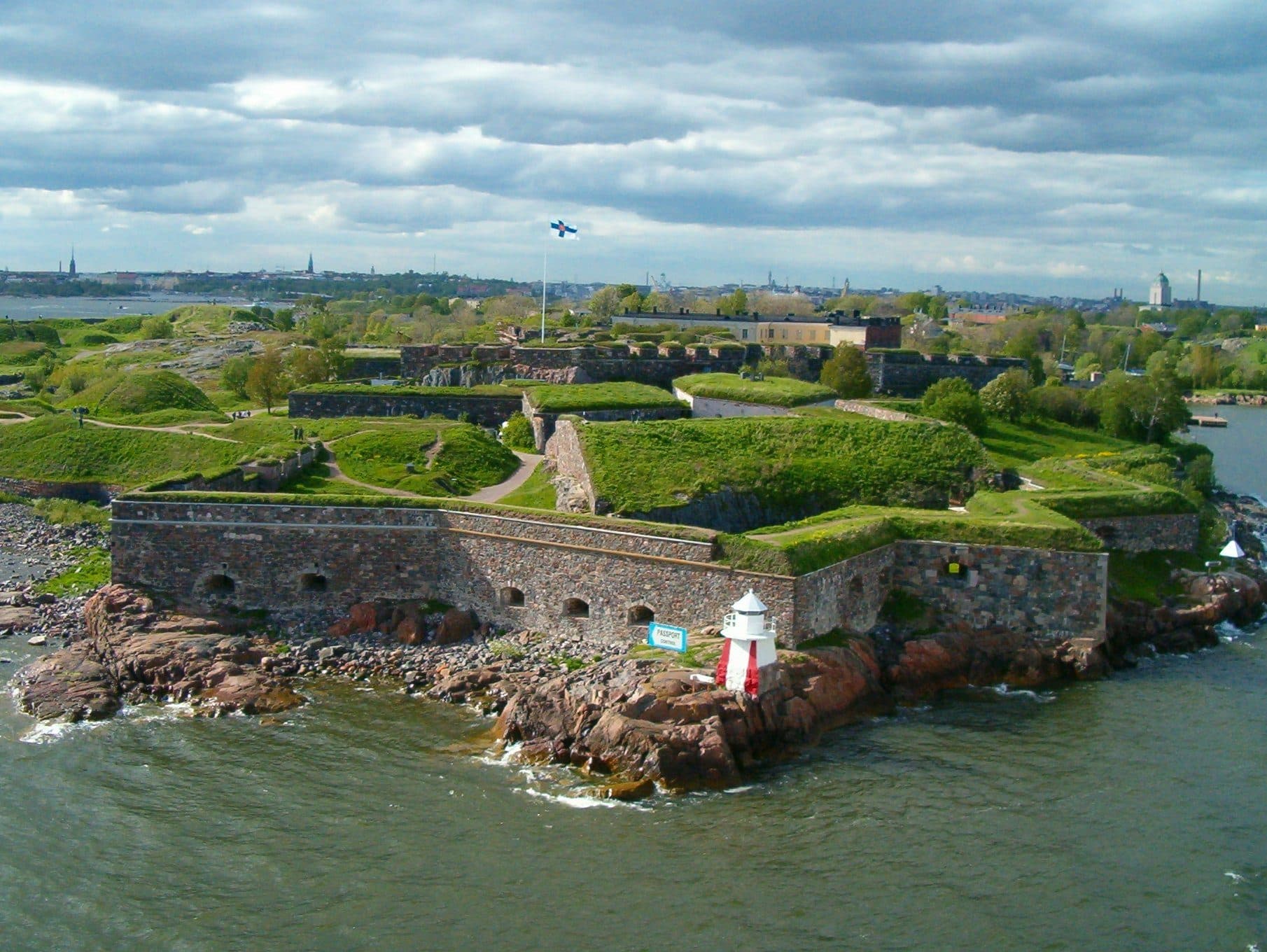 Vista da histórica fortaleza marítima de Suomenlinna