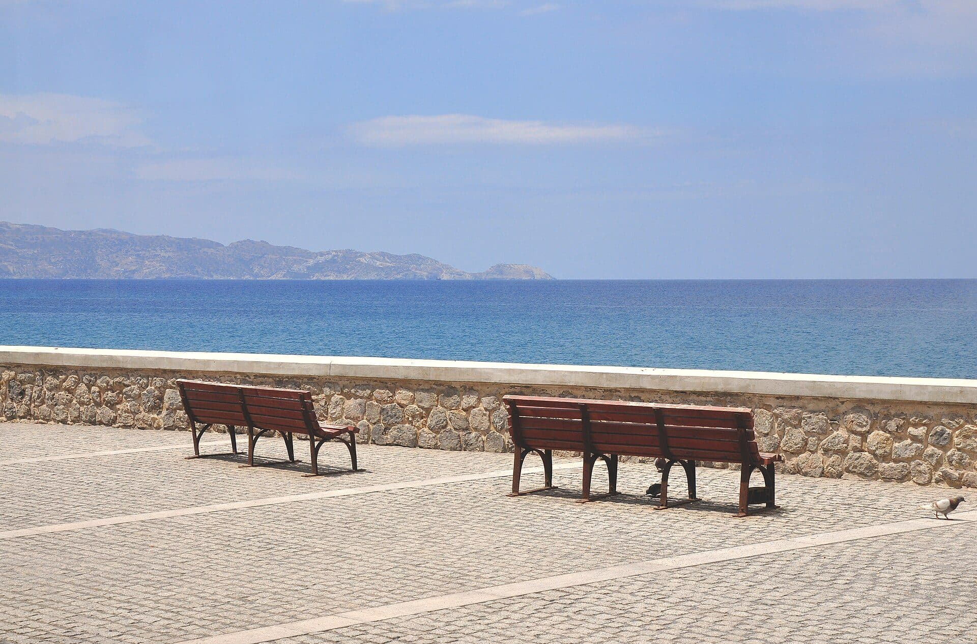 Vista da costa do Mar Egeu em Heraklion, Creta
