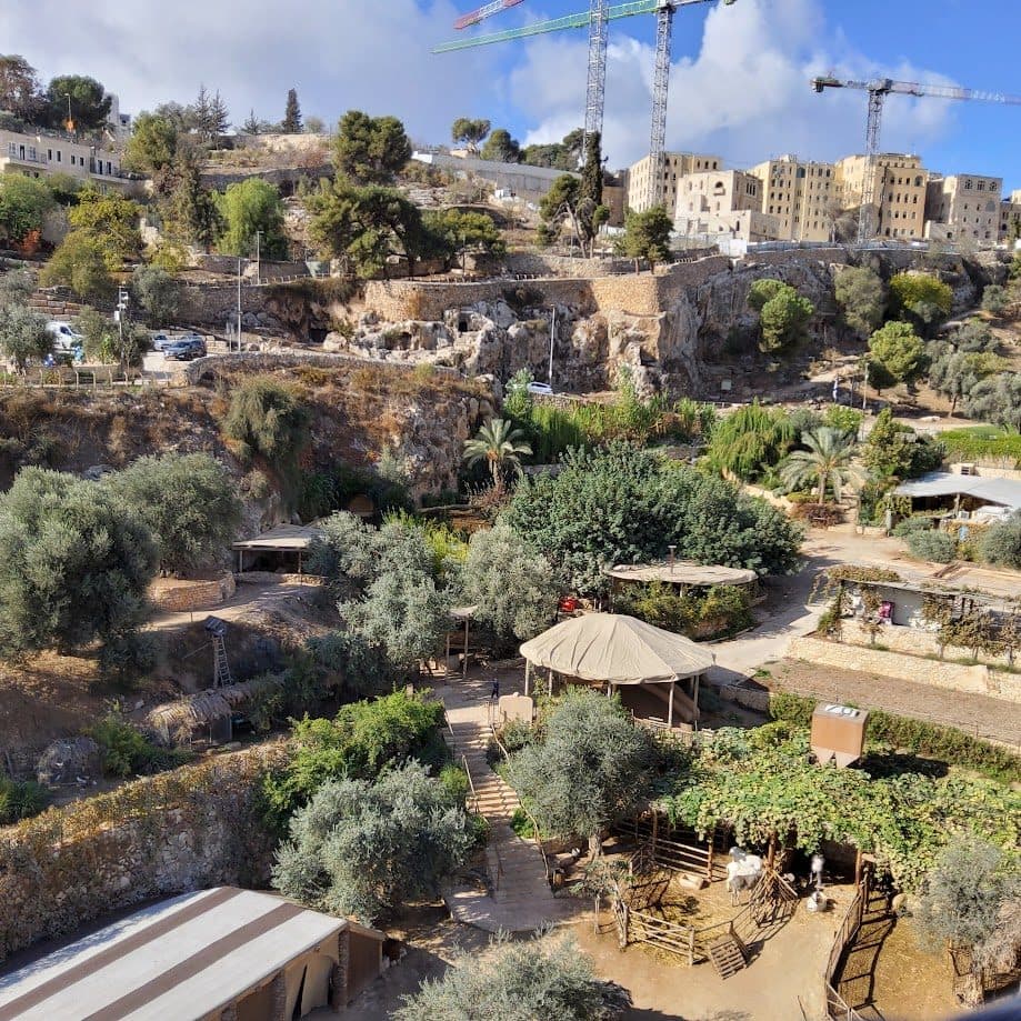 Vista de uma ponte no Vale de Ben Hinnom em Israel