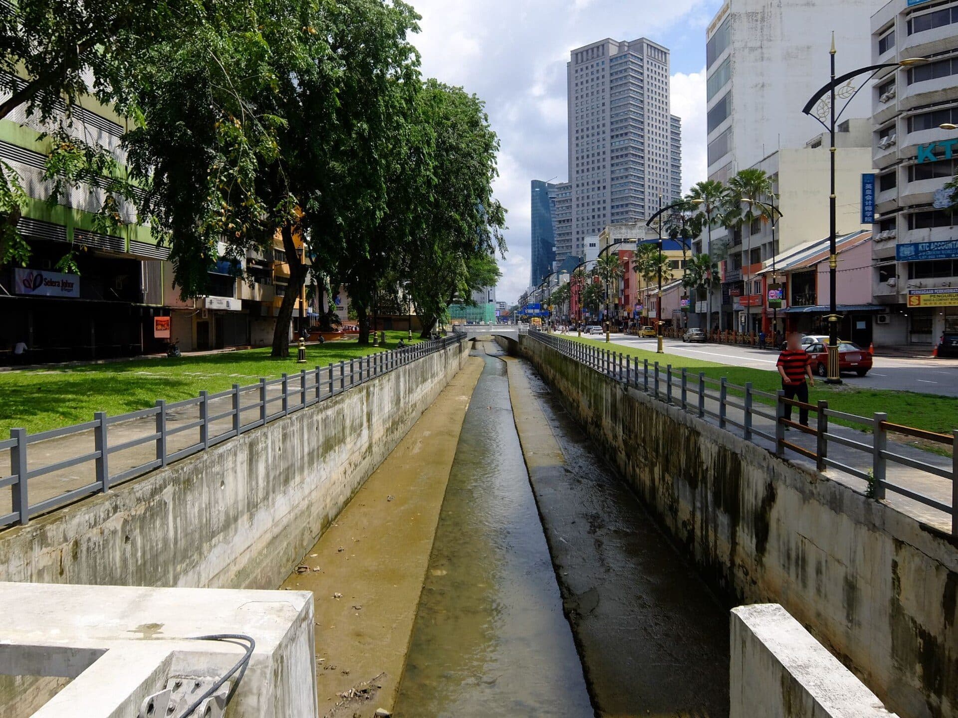 Vista das águas e das margens do Rio Segget