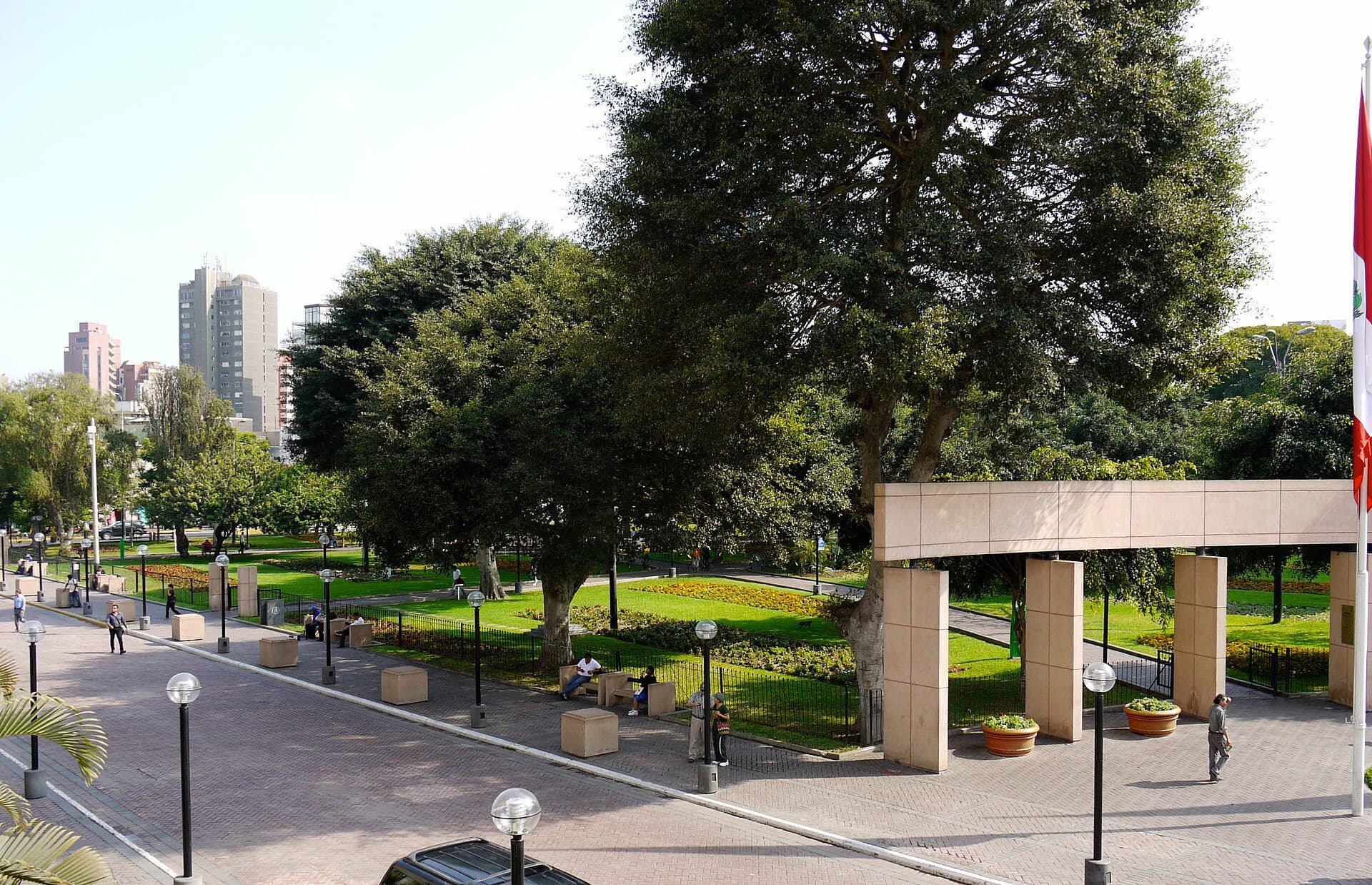 Vista do Parque Kennedy na cidade de Lima, no Peru
