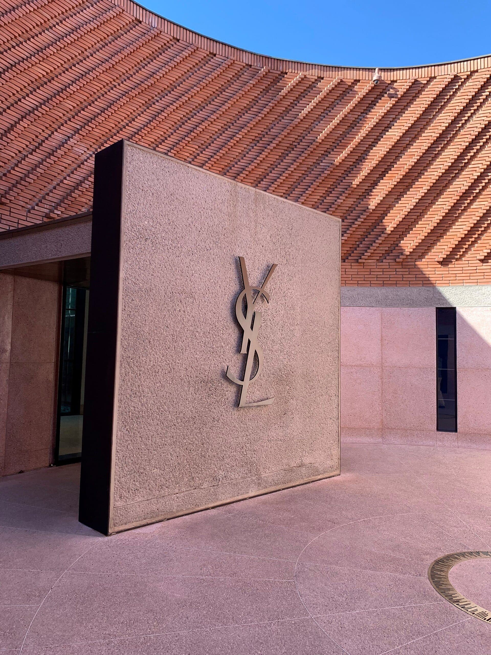 Portal de entrada do Museu Yves Saint Laurent