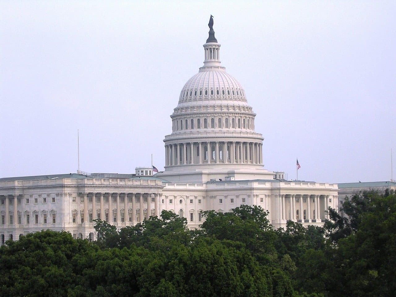 Vista externa do edifício do US Capitol em Washington, D.C.