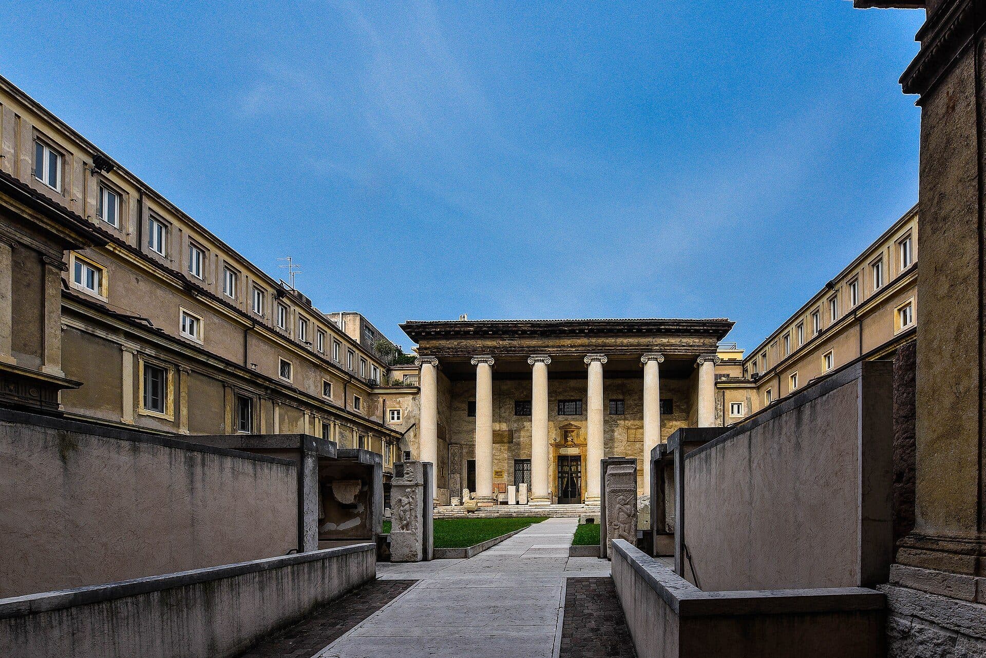 Vista da exposição do Museo Lapidario Maffeiano em Verona