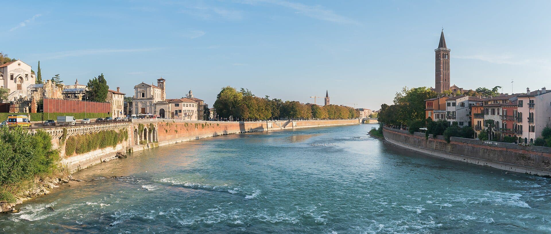Vista do rio Adige na cidade de Verona