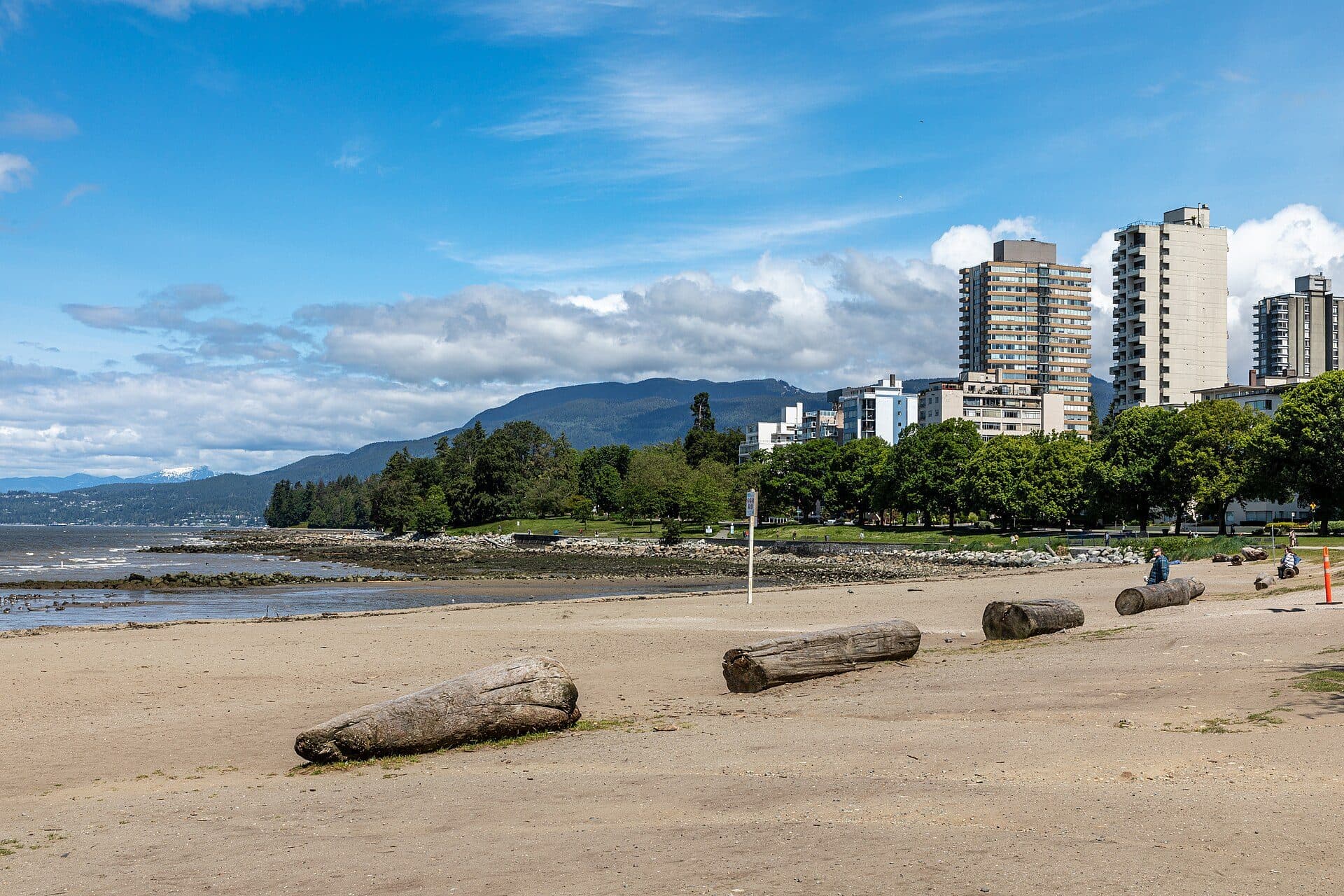 Vista da praia de English Bay Beach em Vancouver, Canadá