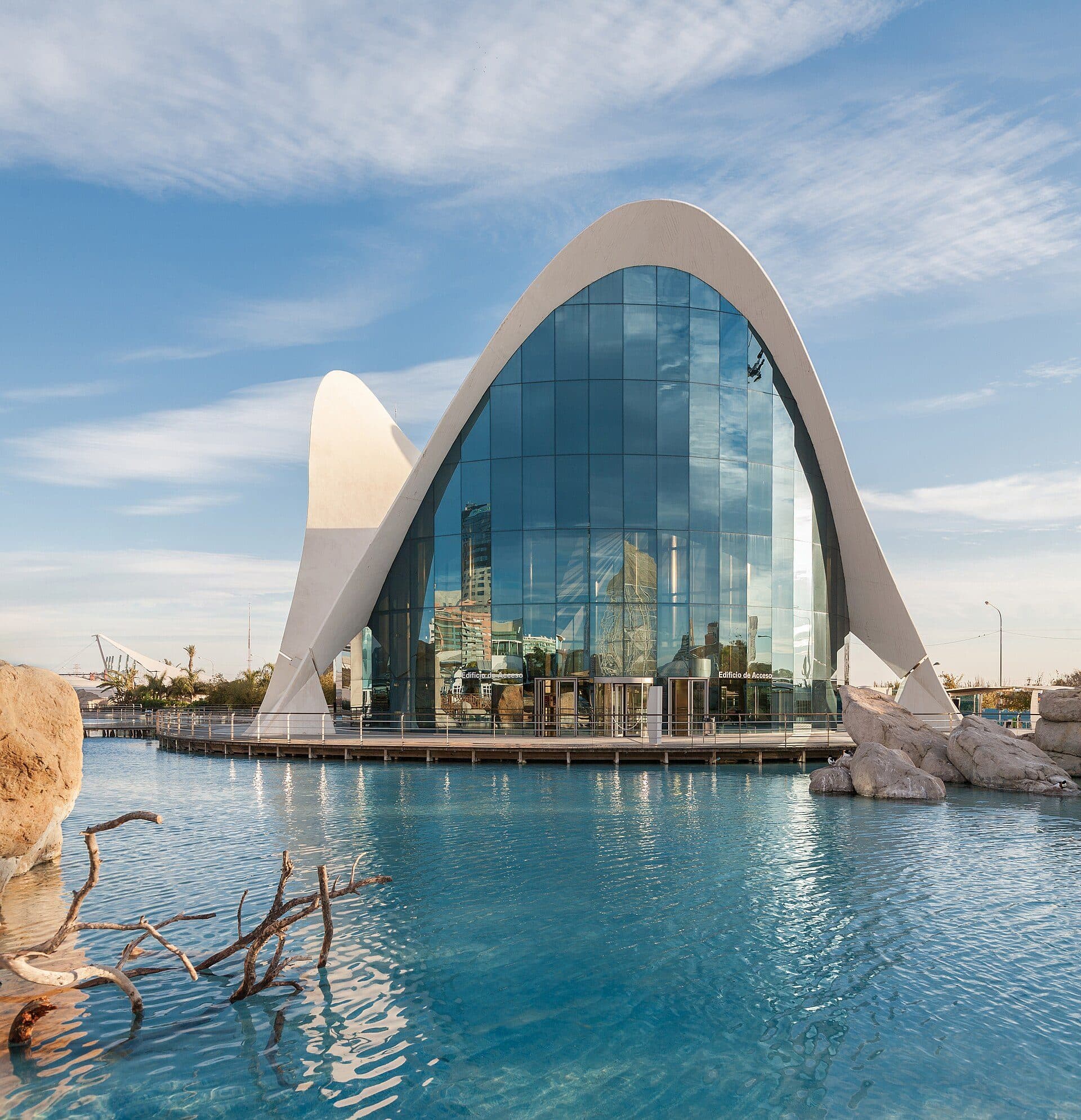Vista da arquitetura do L'Oceanogràfic em Valência, Espanha