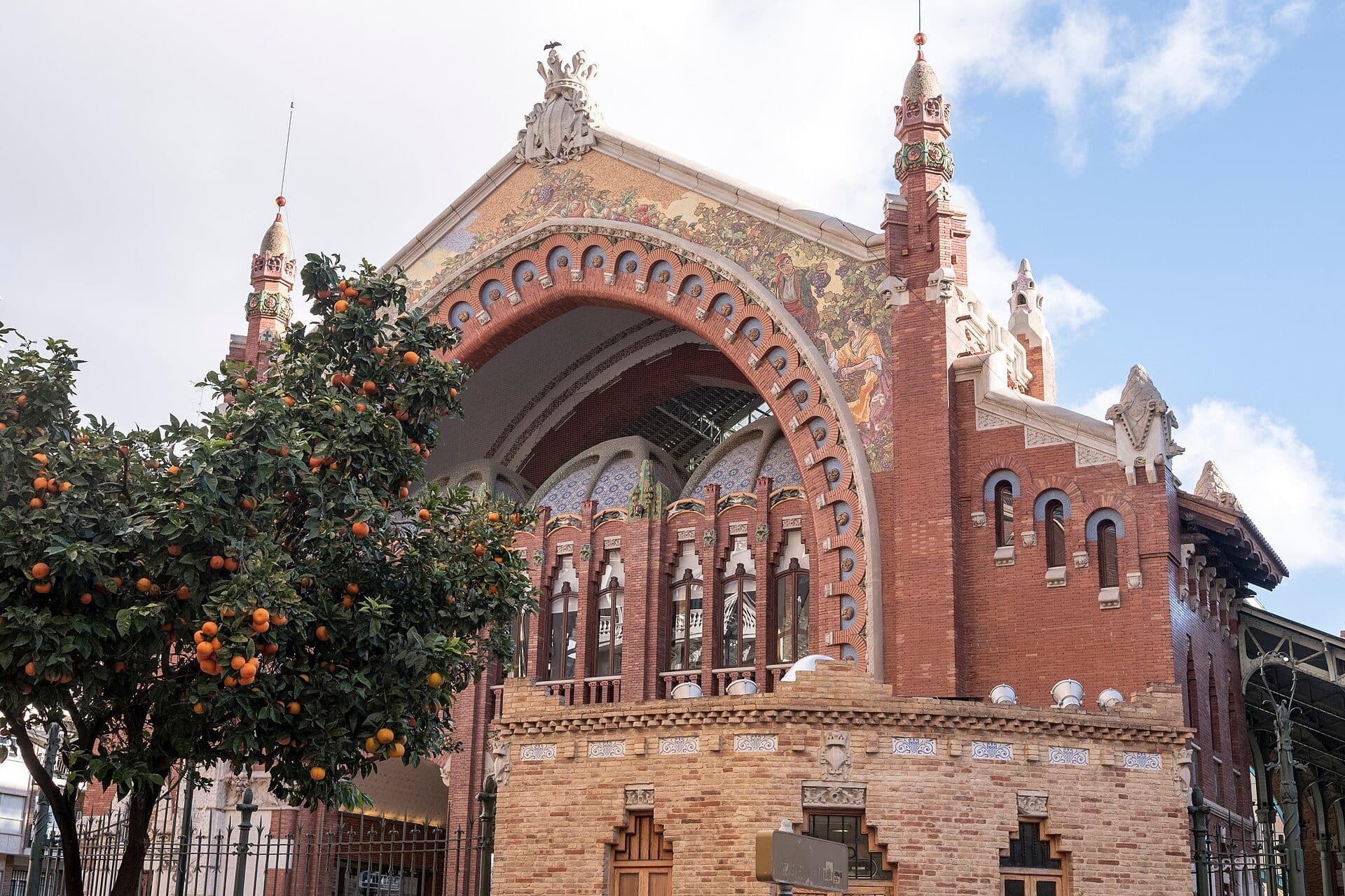 Vista da fachada do Mercado de Colón em Valencia