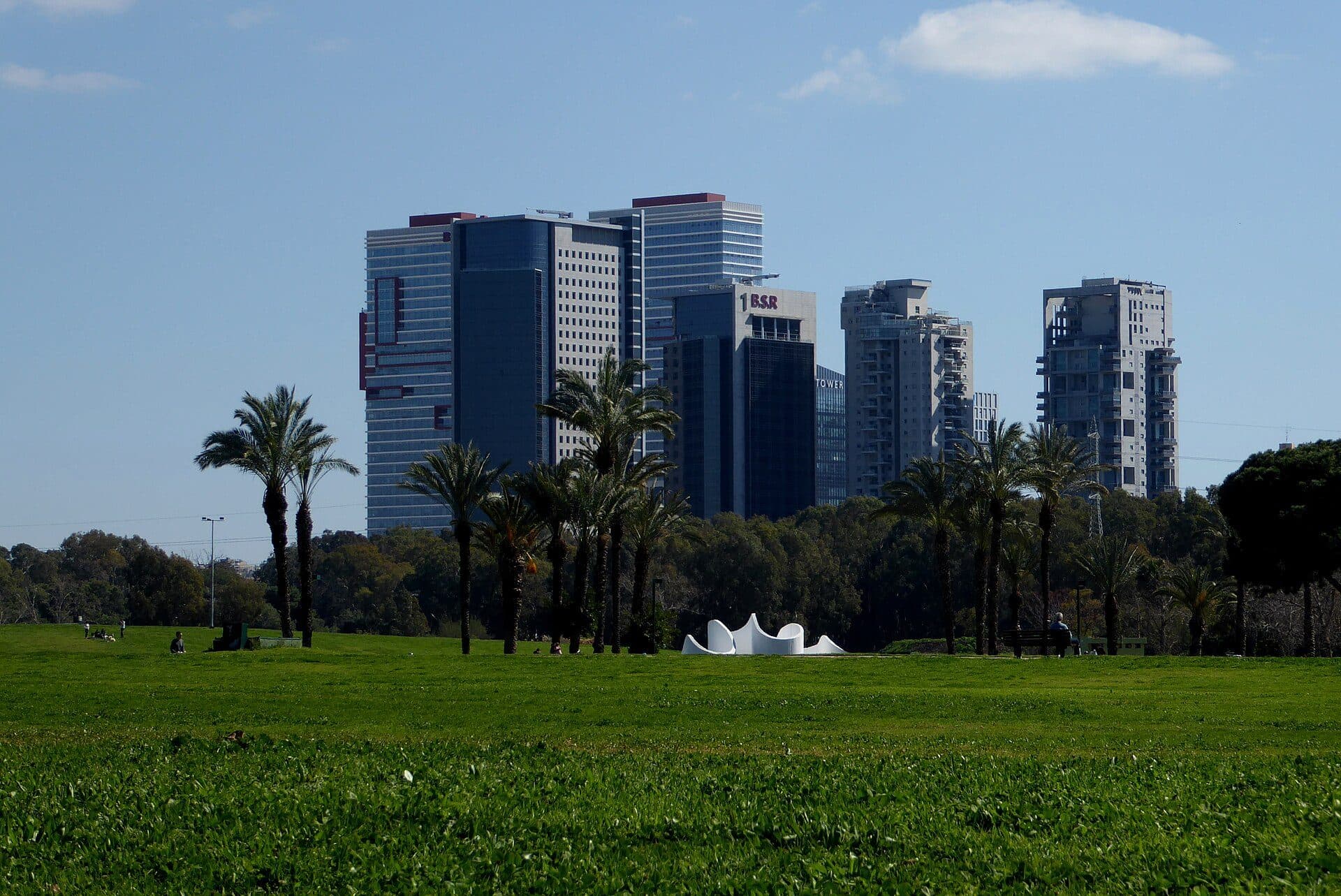 Vista da área verde ao ar livre no Parque Yarkon