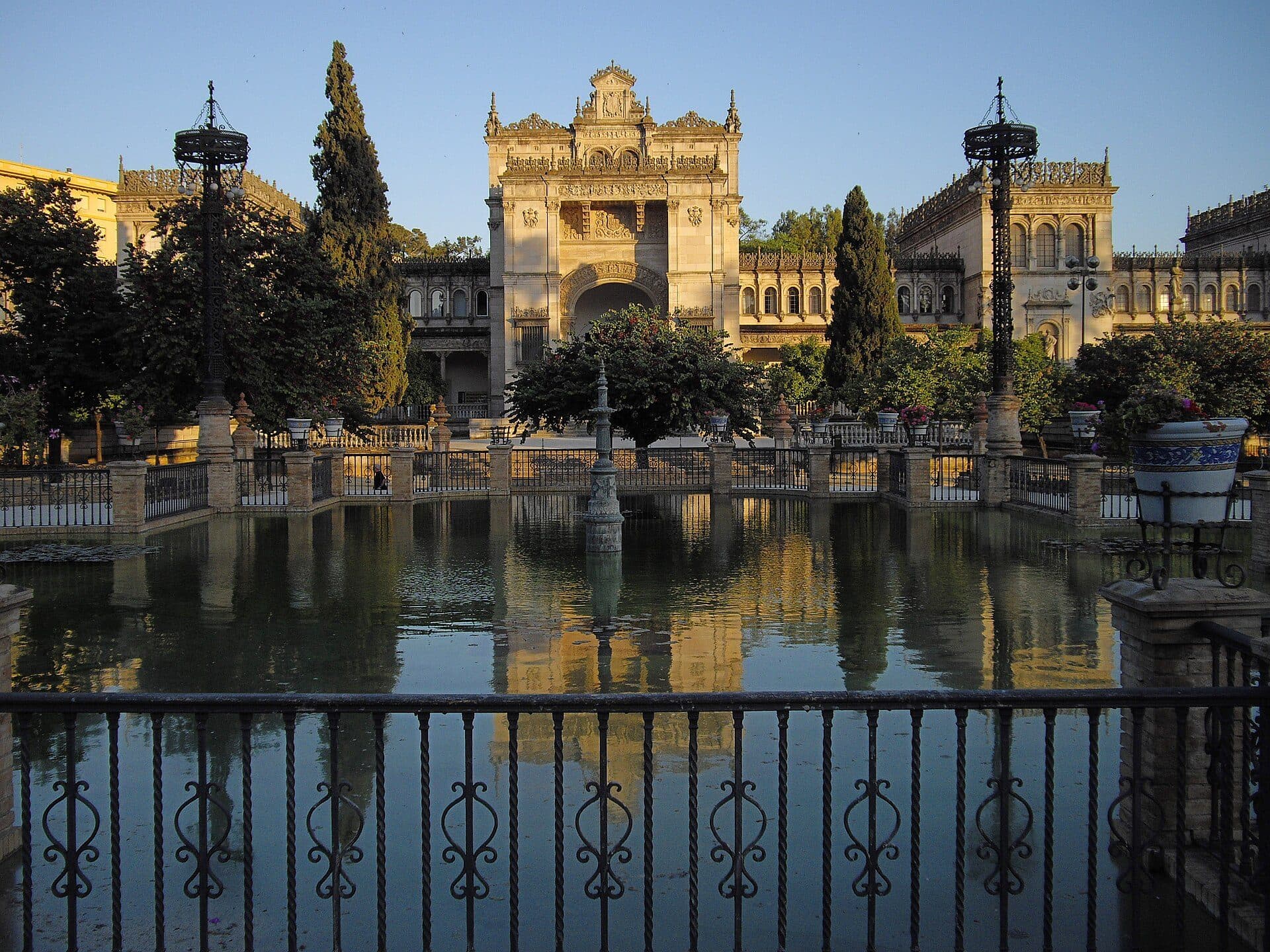 Fachada do Museo Arqueológico Provincial em Sevilla