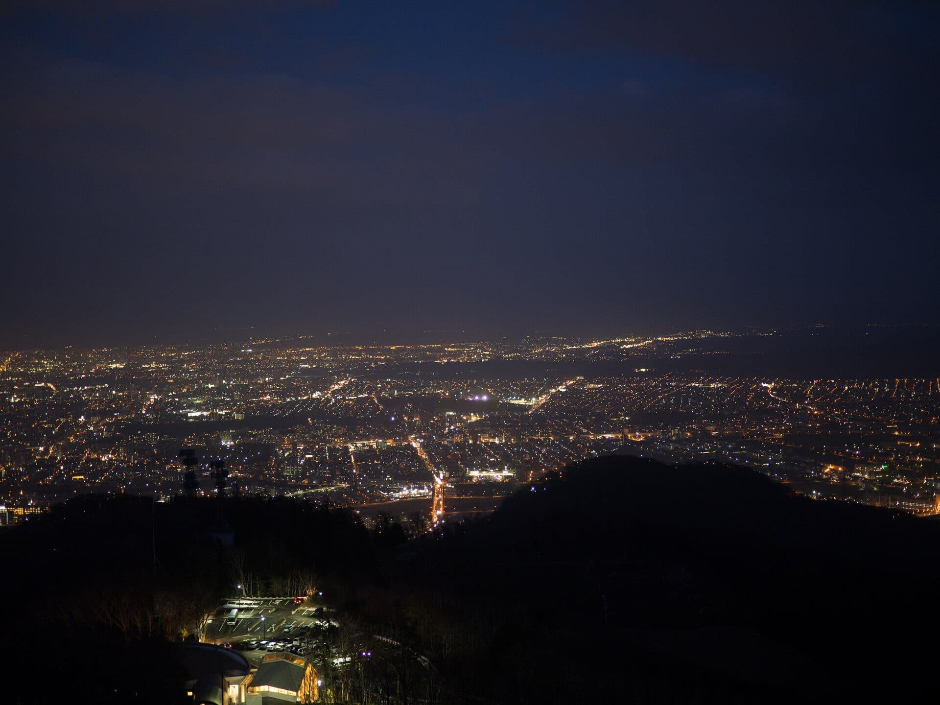 Vista a partir da plataforma de observação no Mt Moiwa em Sapporo